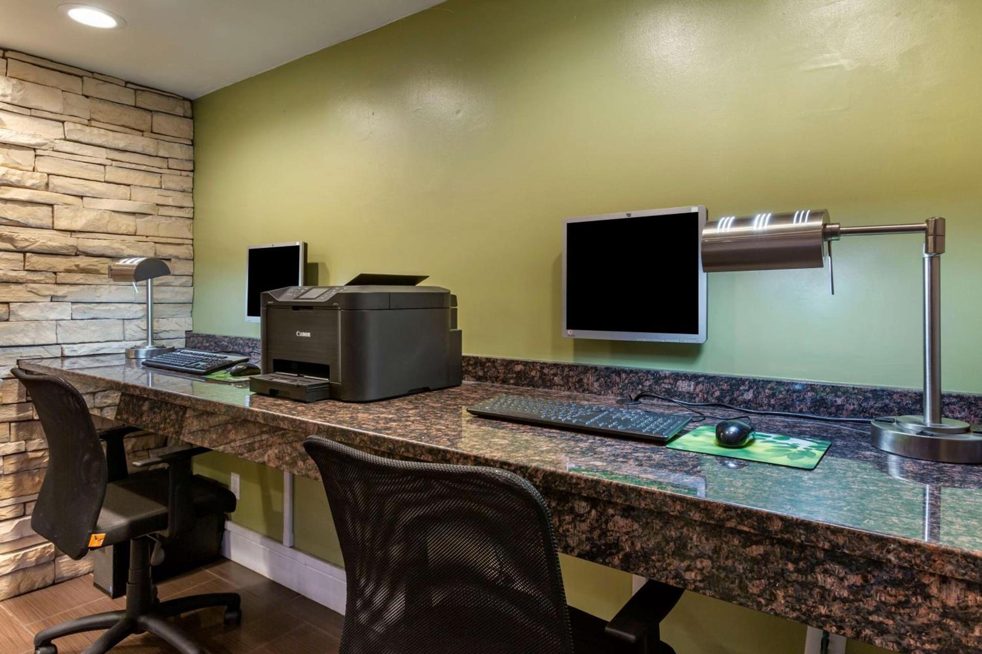 Best Western Airport Albuquerque InnSuites Hotel & Suites photo 10