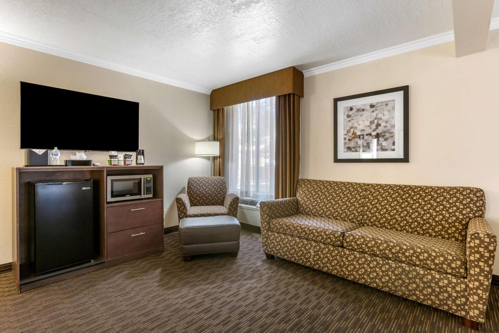 Best Western Airport Albuquerque InnSuites Hotel & Suites photo 16