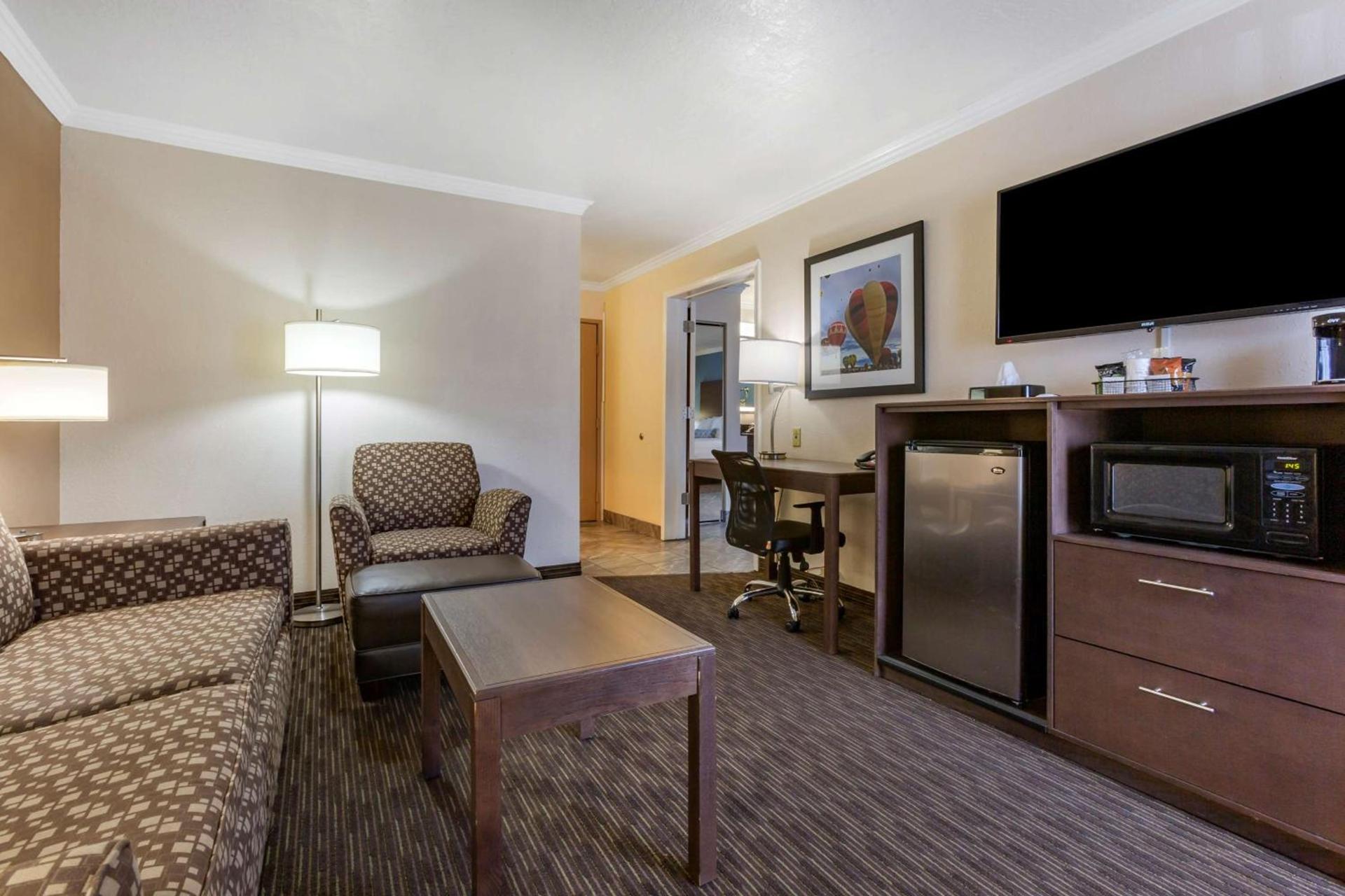 Best Western Airport Albuquerque InnSuites Hotel & Suites photo 19