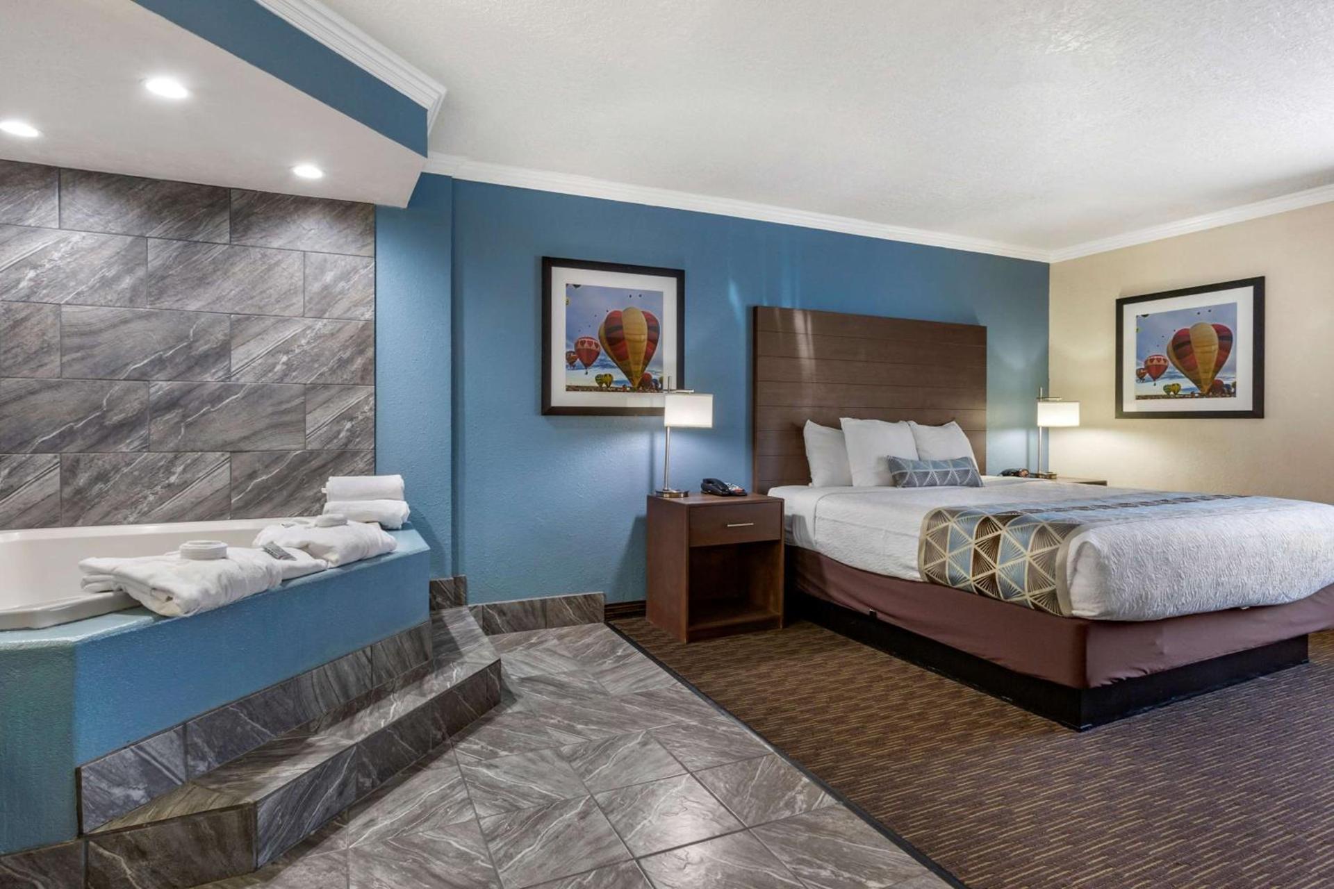 Best Western Airport Albuquerque InnSuites Hotel & Suites photo 5