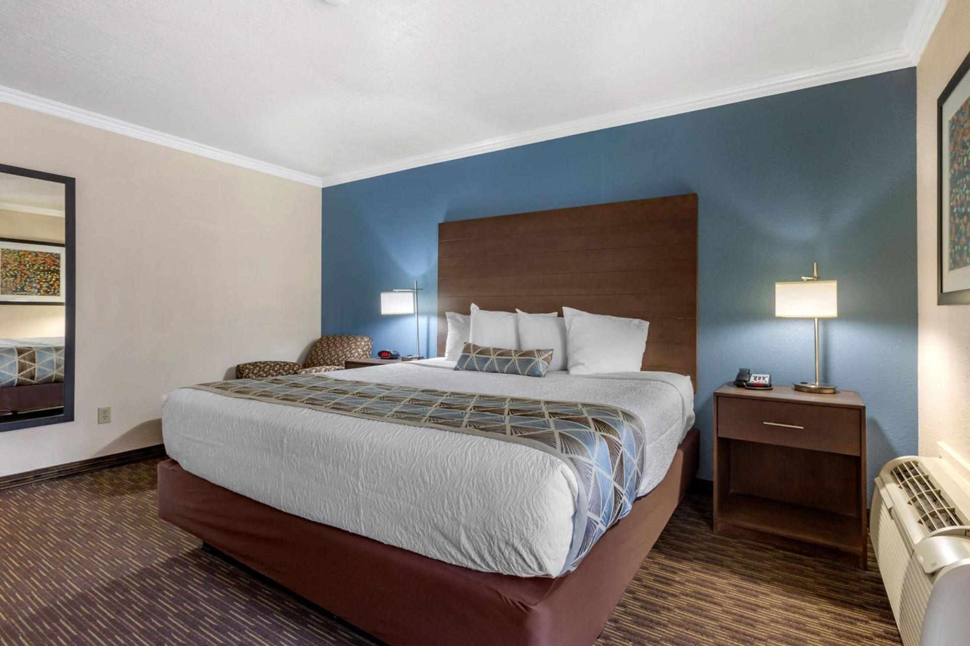 Best Western Airport Albuquerque InnSuites Hotel & Suites photo 24