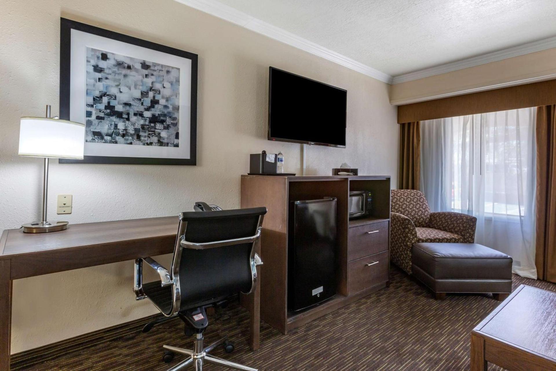Best Western Airport Albuquerque InnSuites Hotel & Suites photo 25