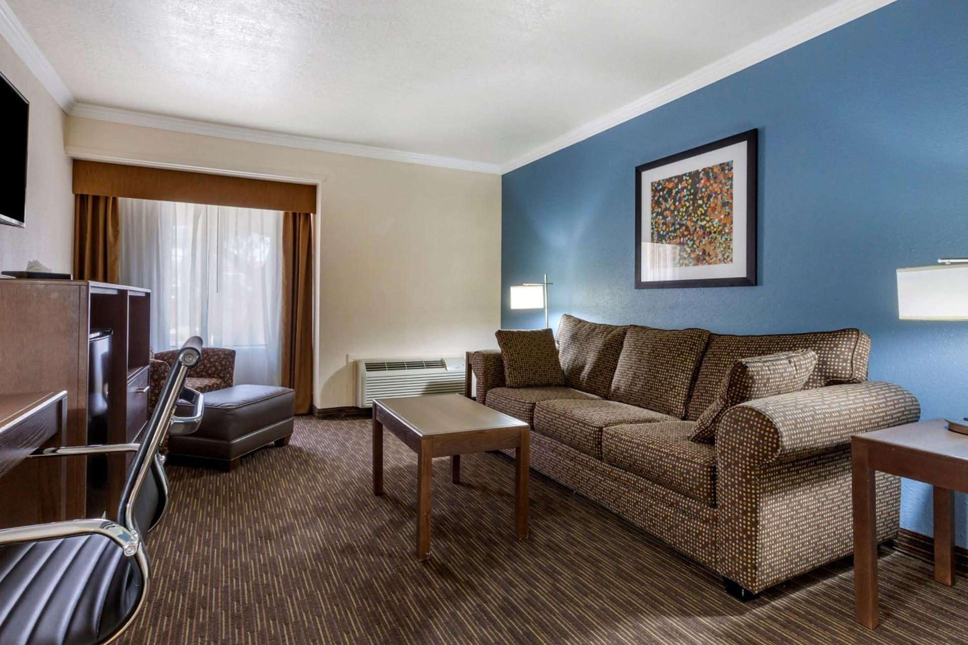 Best Western Airport Albuquerque InnSuites Hotel & Suites photo 26