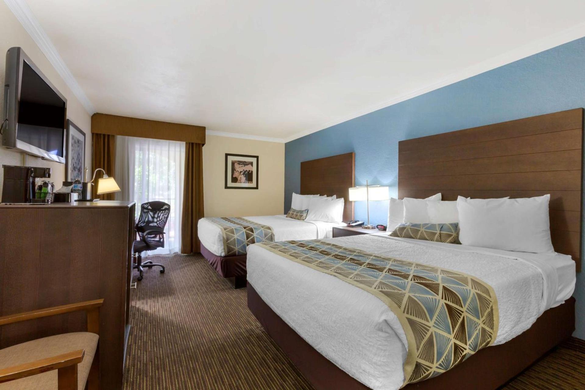 Best Western Airport Albuquerque InnSuites Hotel & Suites photo 4