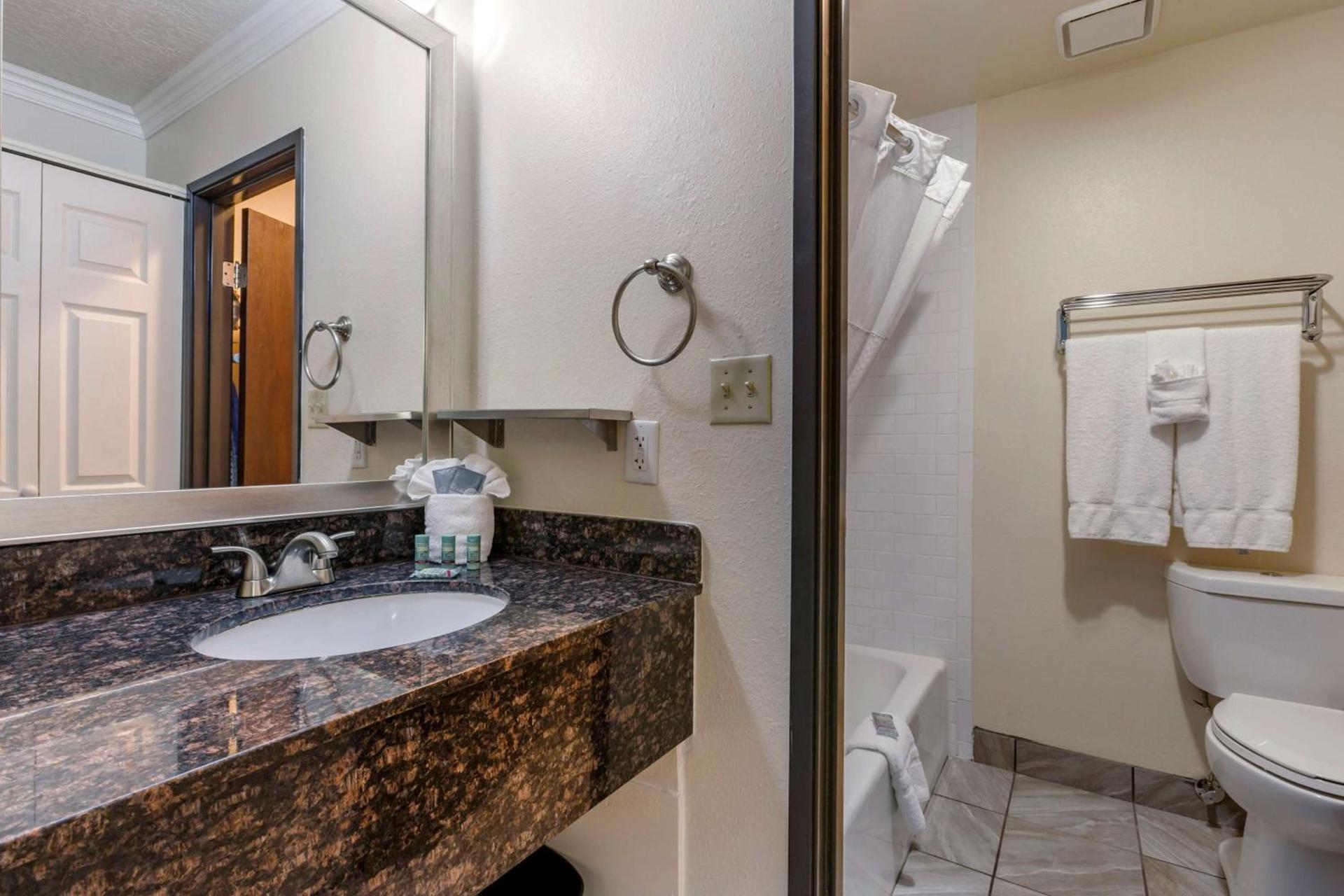 Best Western Airport Albuquerque InnSuites Hotel & Suites photo 23