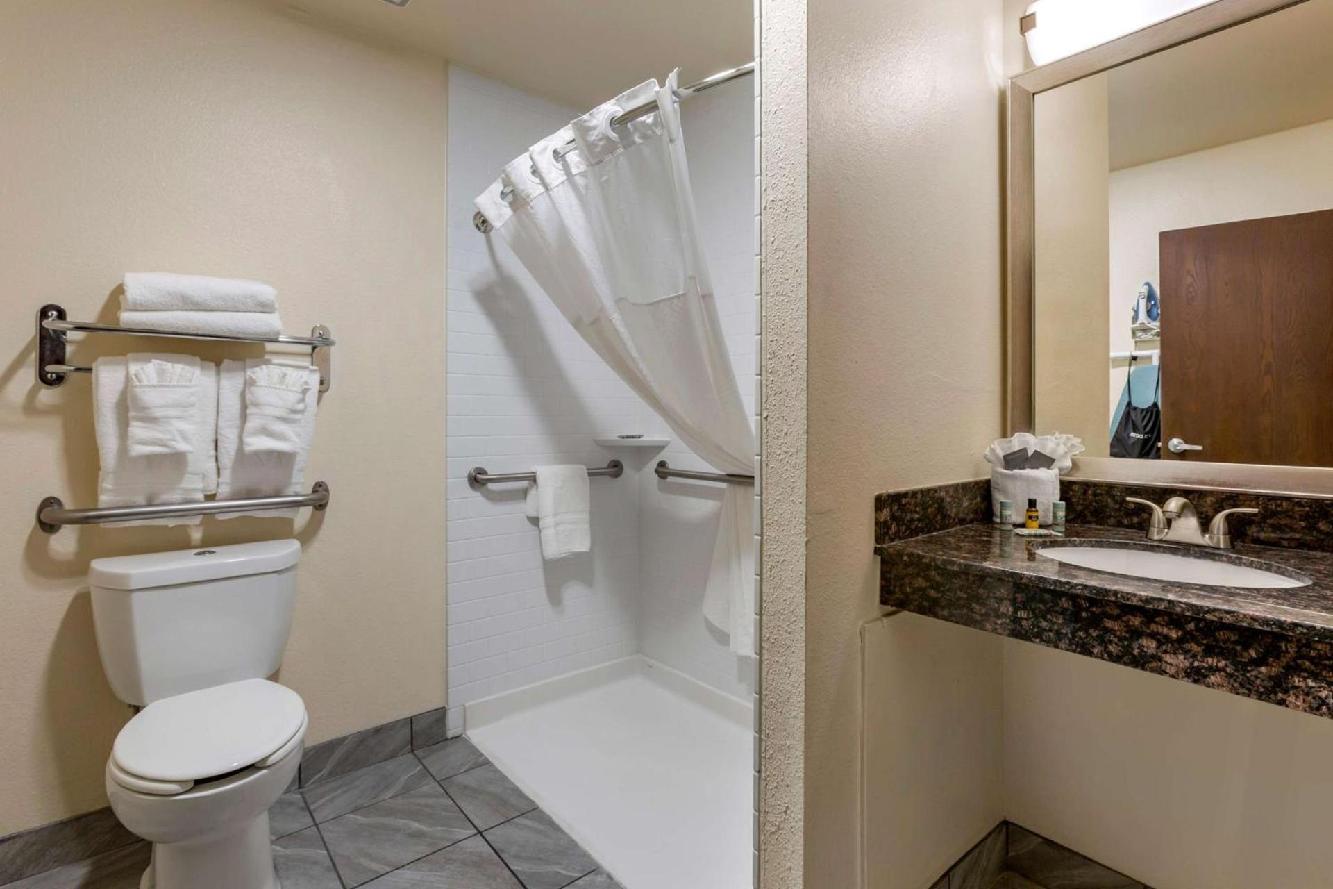 Best Western Airport Albuquerque InnSuites Hotel & Suites photo 29