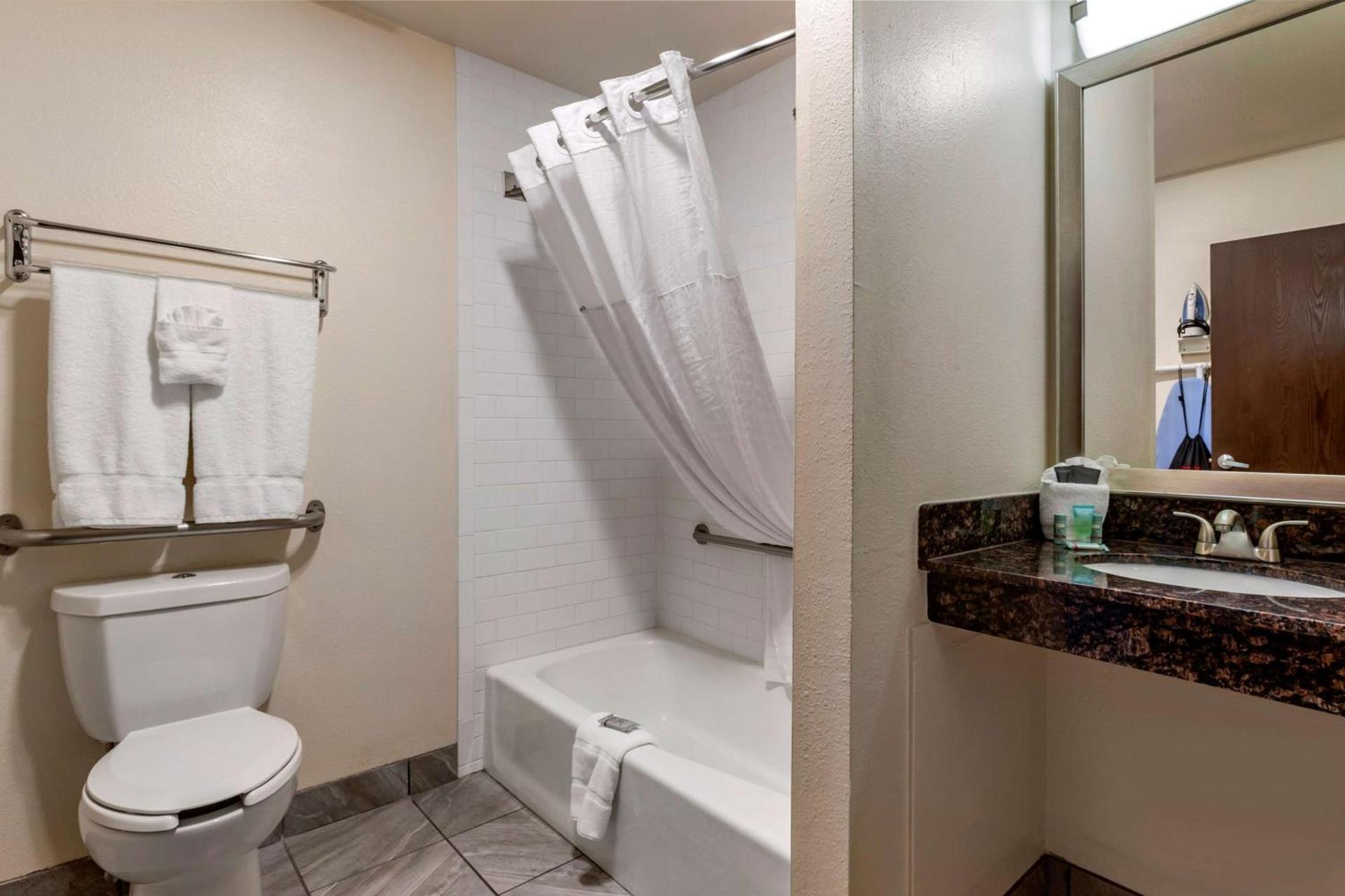 Best Western Airport Albuquerque InnSuites Hotel & Suites photo 32