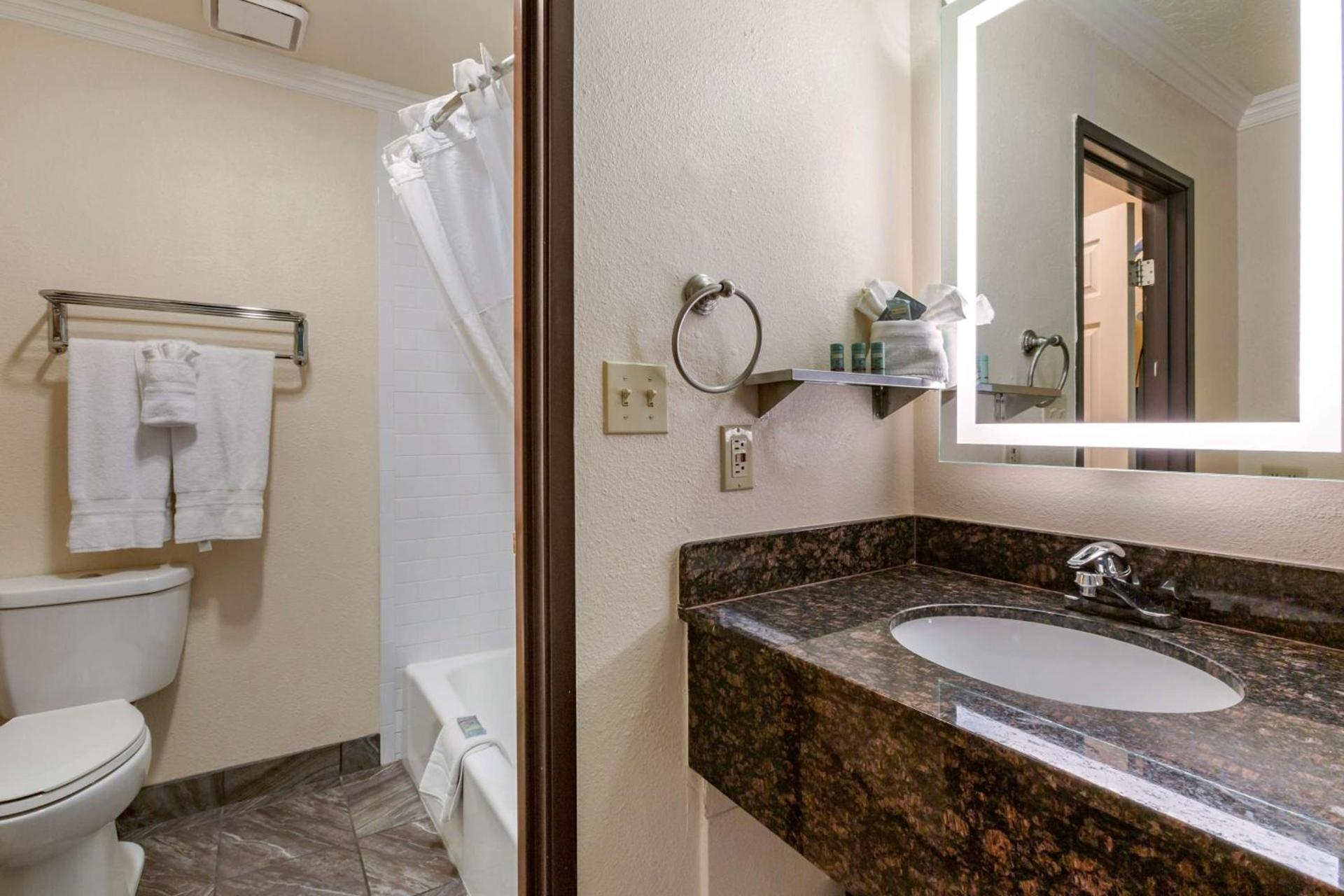 Best Western Airport Albuquerque InnSuites Hotel & Suites photo 27