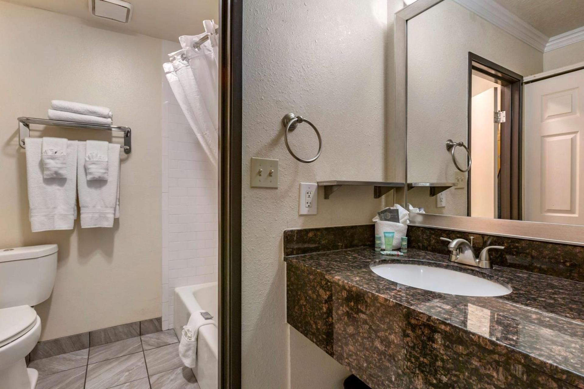 Best Western Airport Albuquerque InnSuites Hotel & Suites photo 17