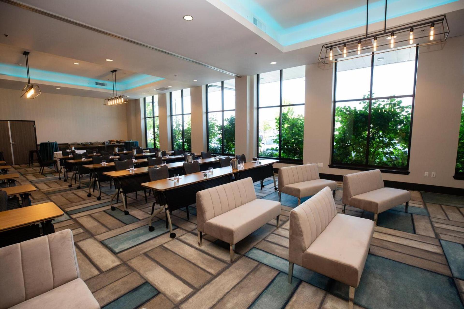 Hotel Indigo Seattle Everett Waterfront Place by IHG photo 85