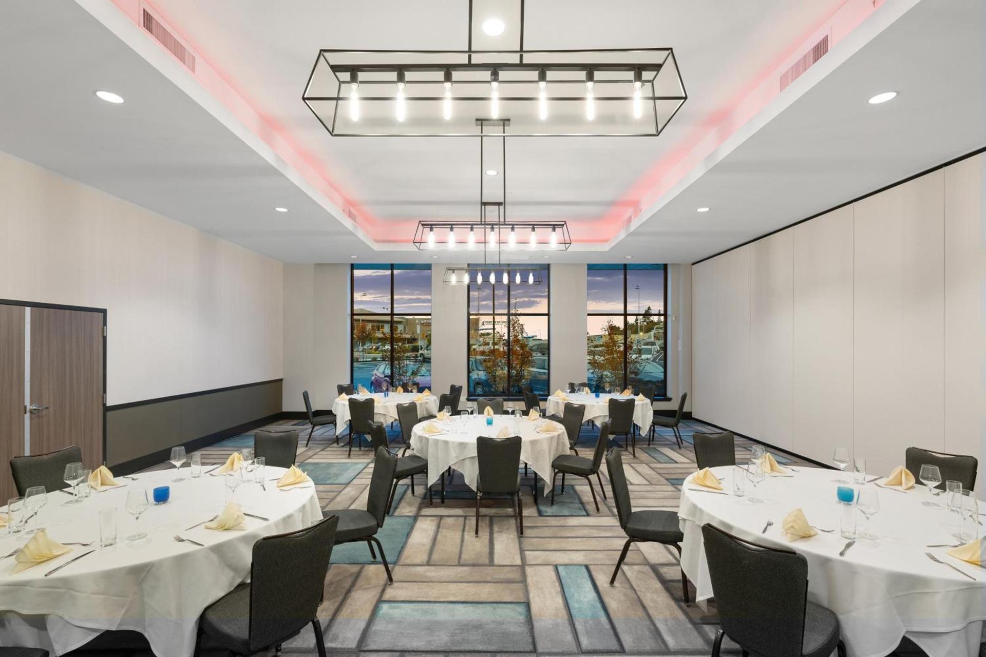 Hotel Indigo Seattle Everett Waterfront Place by IHG photo 79