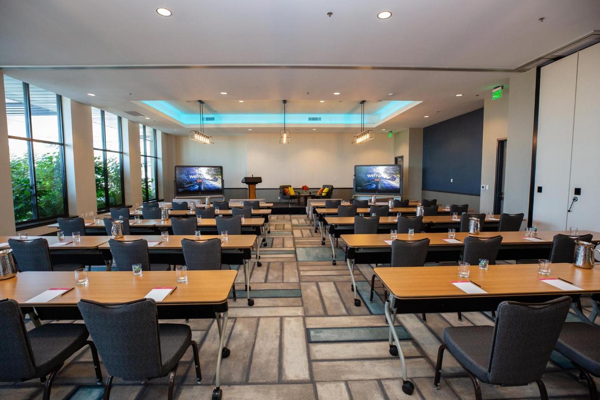 Hotel Indigo Seattle Everett Waterfront Place by IHG photo 88