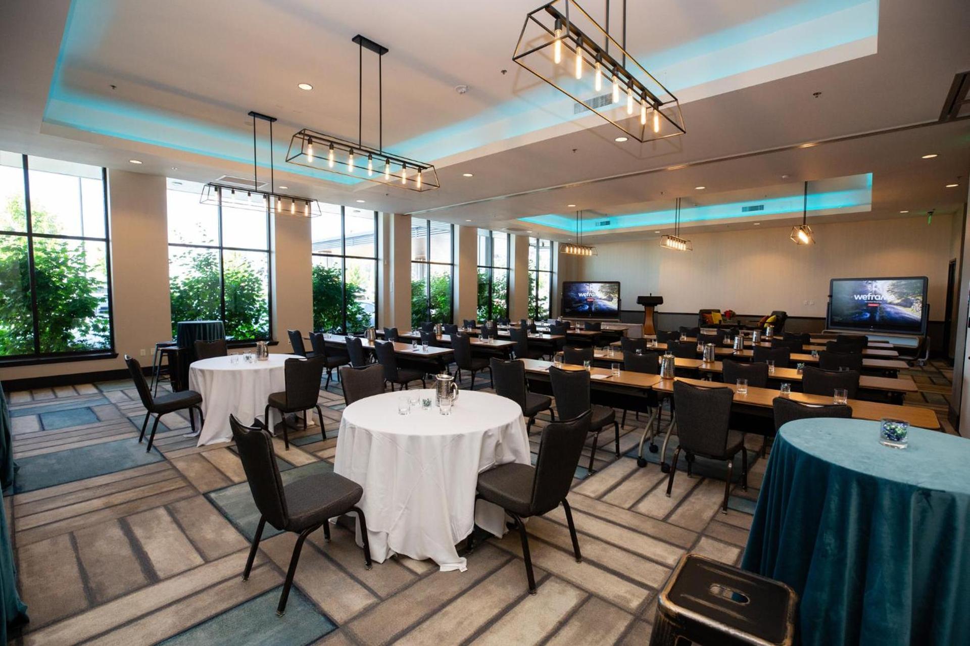 Hotel Indigo Seattle Everett Waterfront Place by IHG photo 84