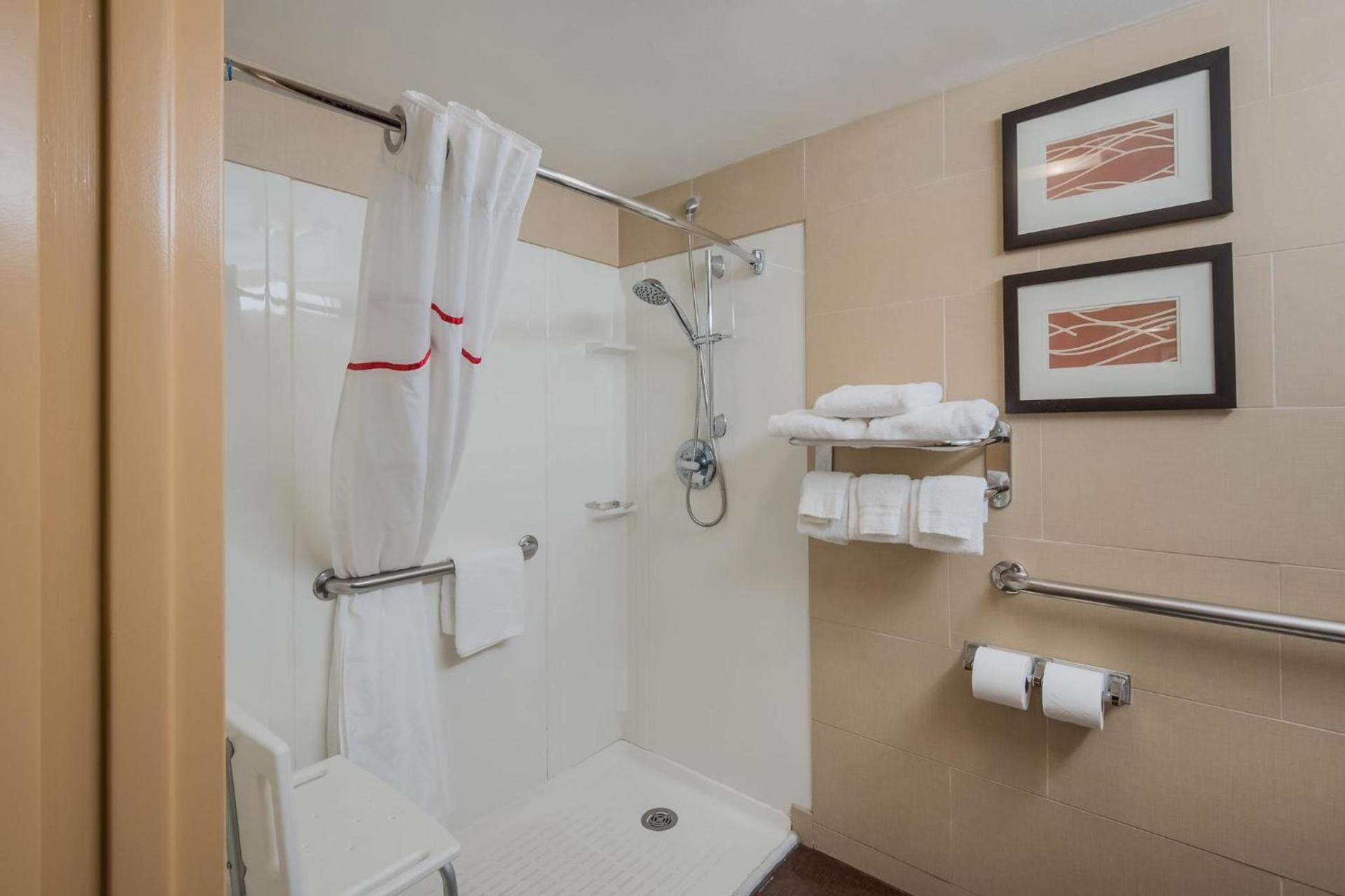 Red Roof Inn Fairfield photo 35