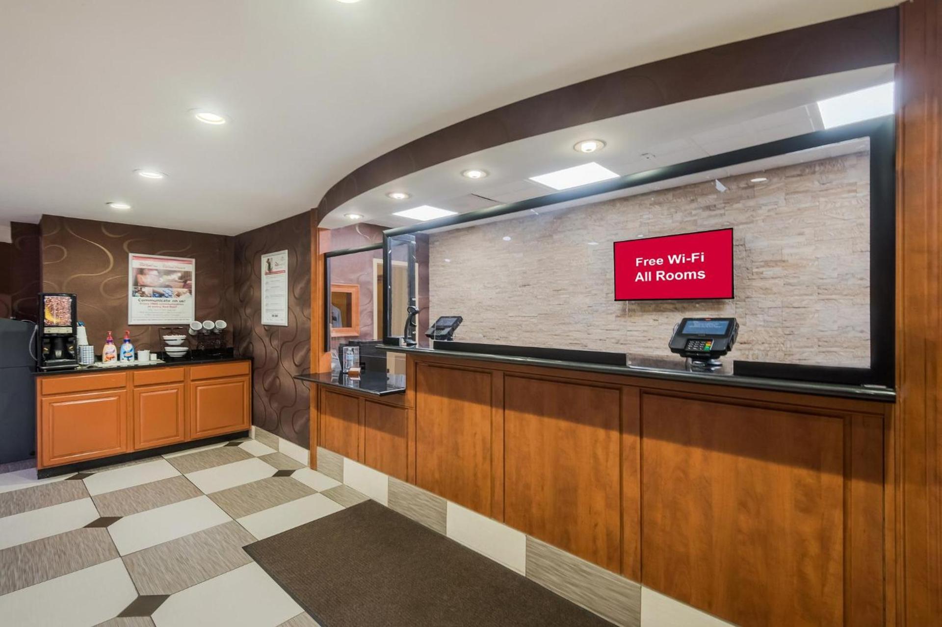 Red Roof Inn Fairfield photo 9