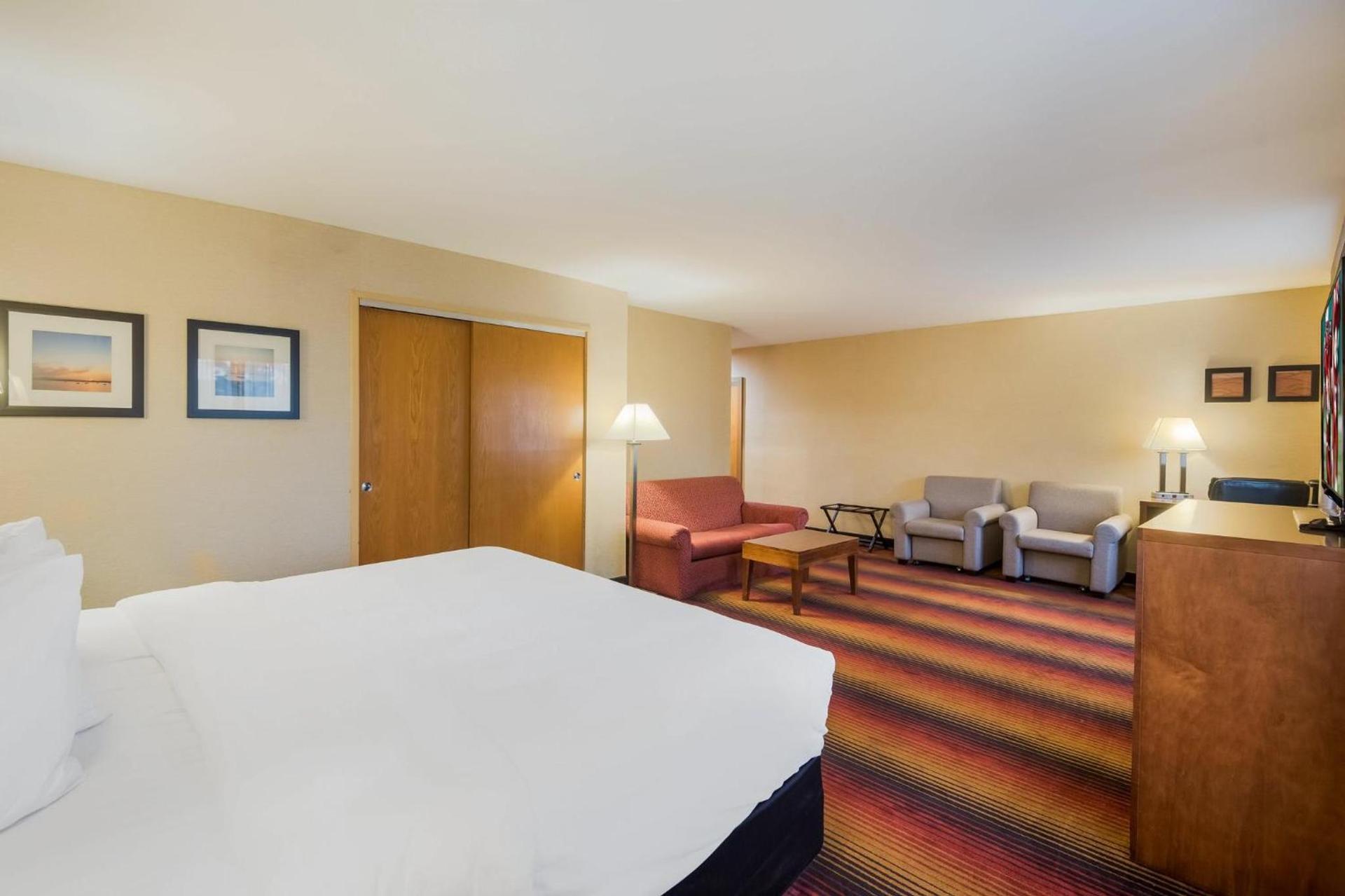 Red Roof Inn Fairfield photo 27