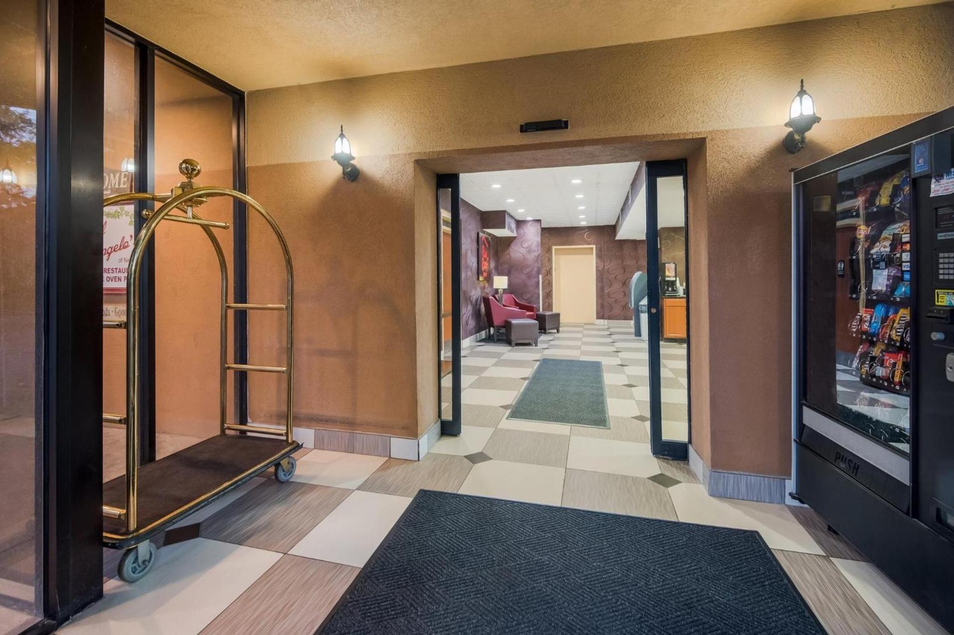Red Roof Inn Fairfield photo 17