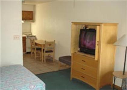 Miles Motel photo 6