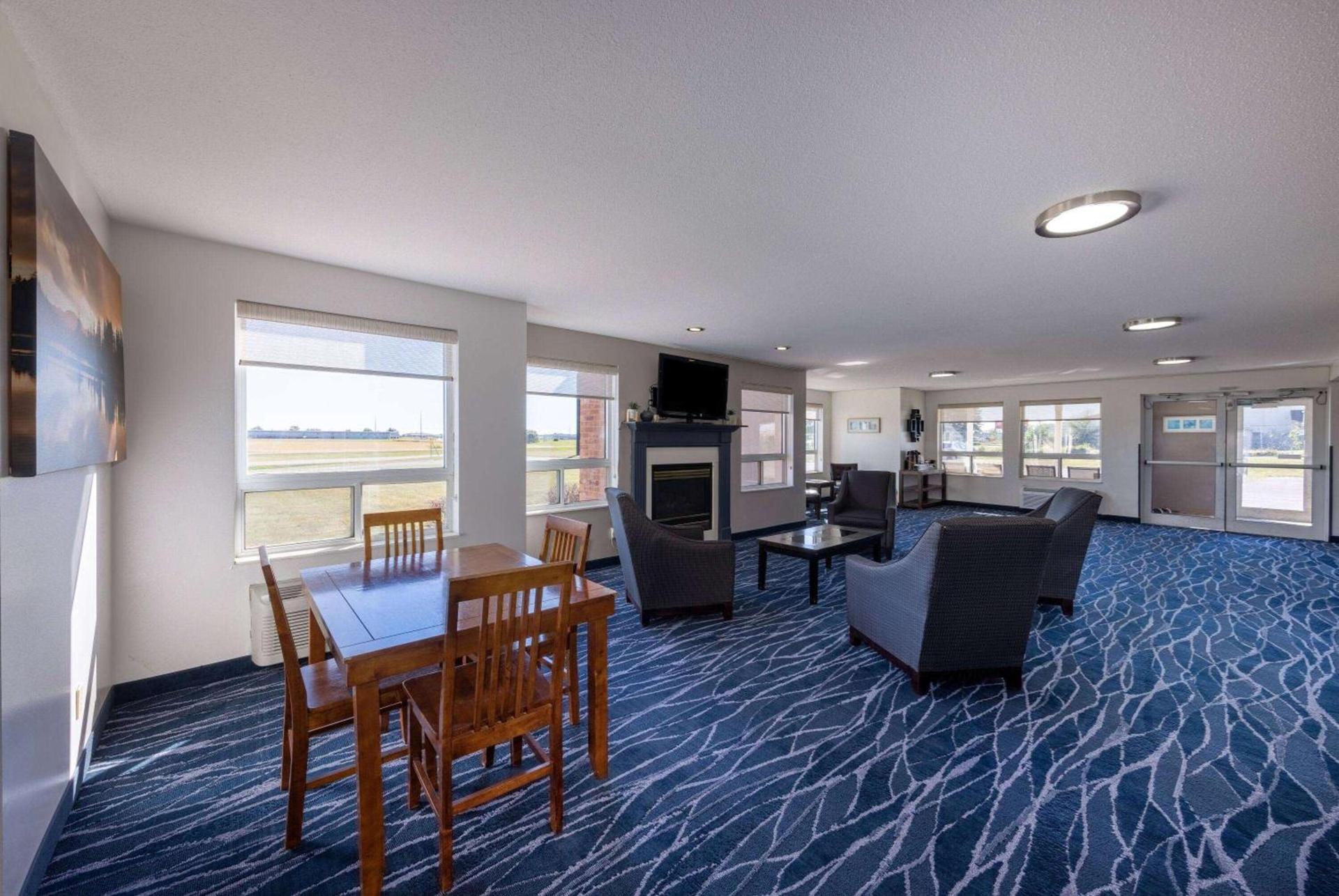Super 8 by Wyndham Jackson MN photo 4