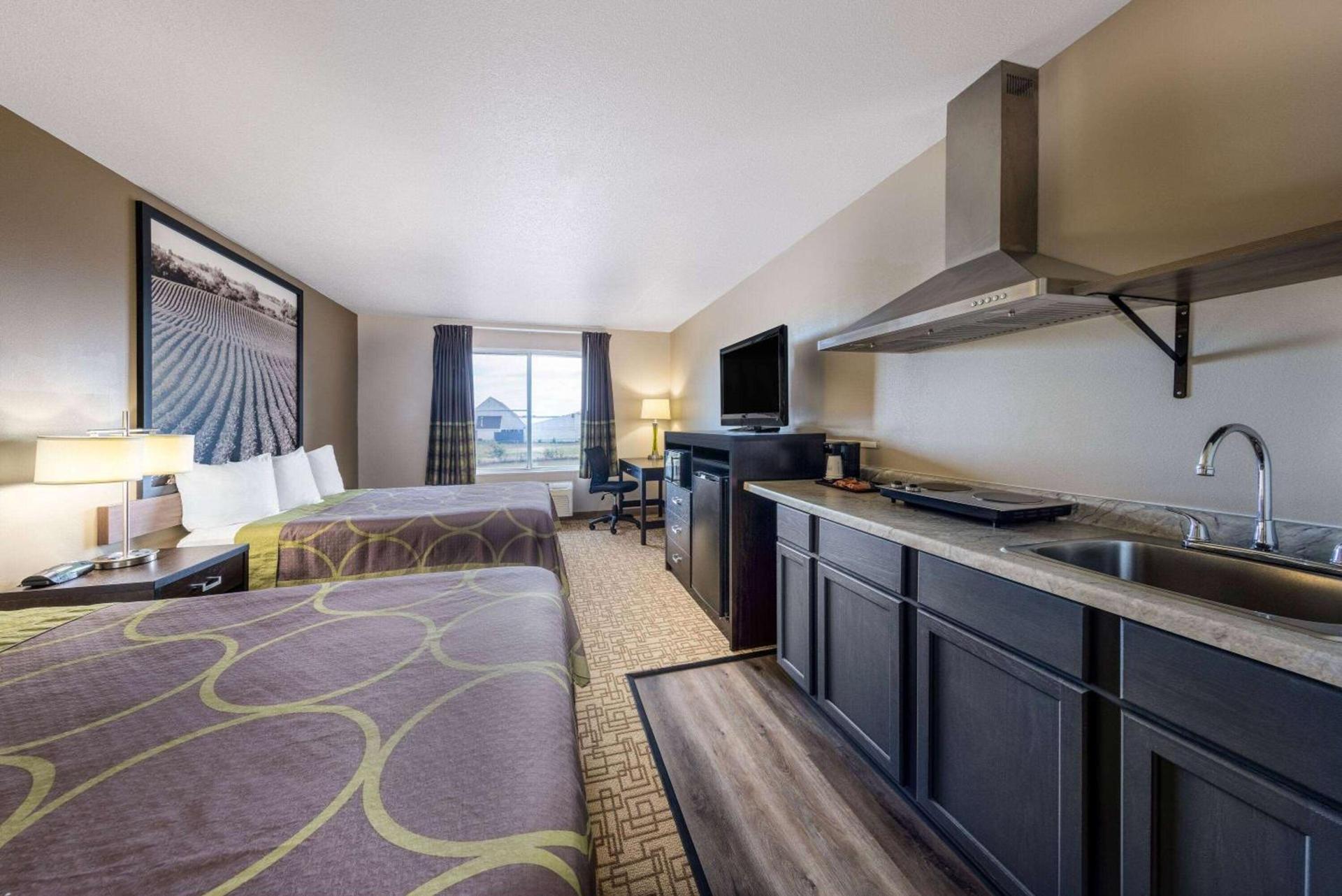 Super 8 by Wyndham Jackson MN photo 15