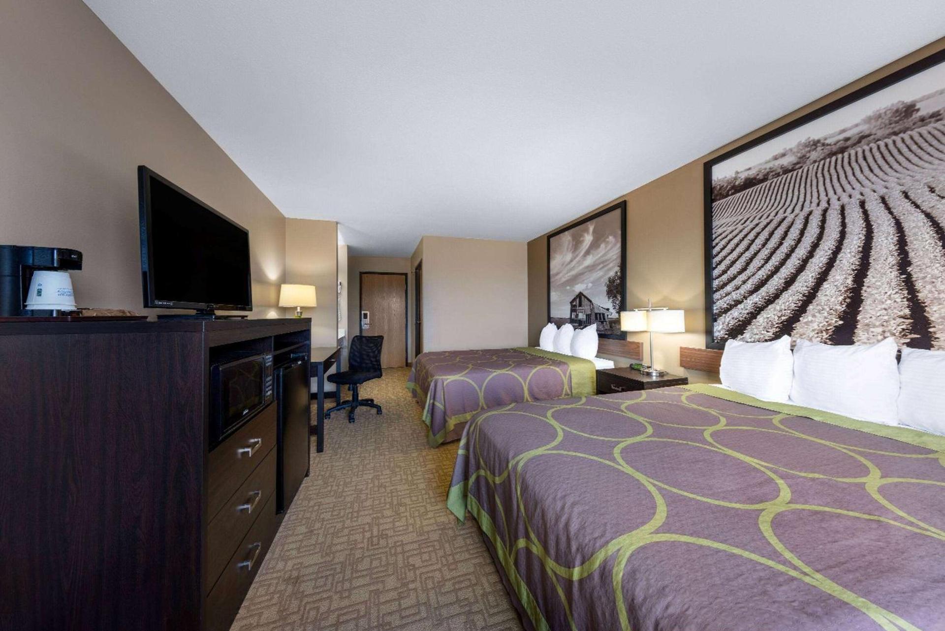Super 8 by Wyndham Jackson MN photo 16