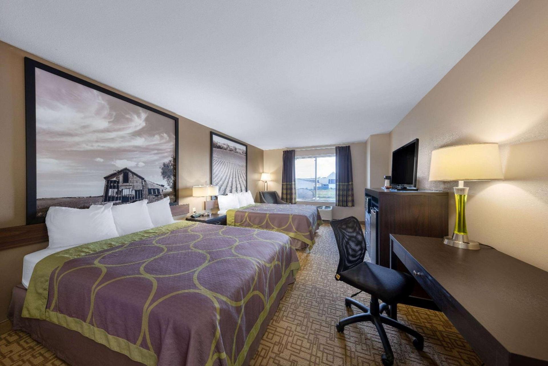 Super 8 by Wyndham Jackson MN photo 17