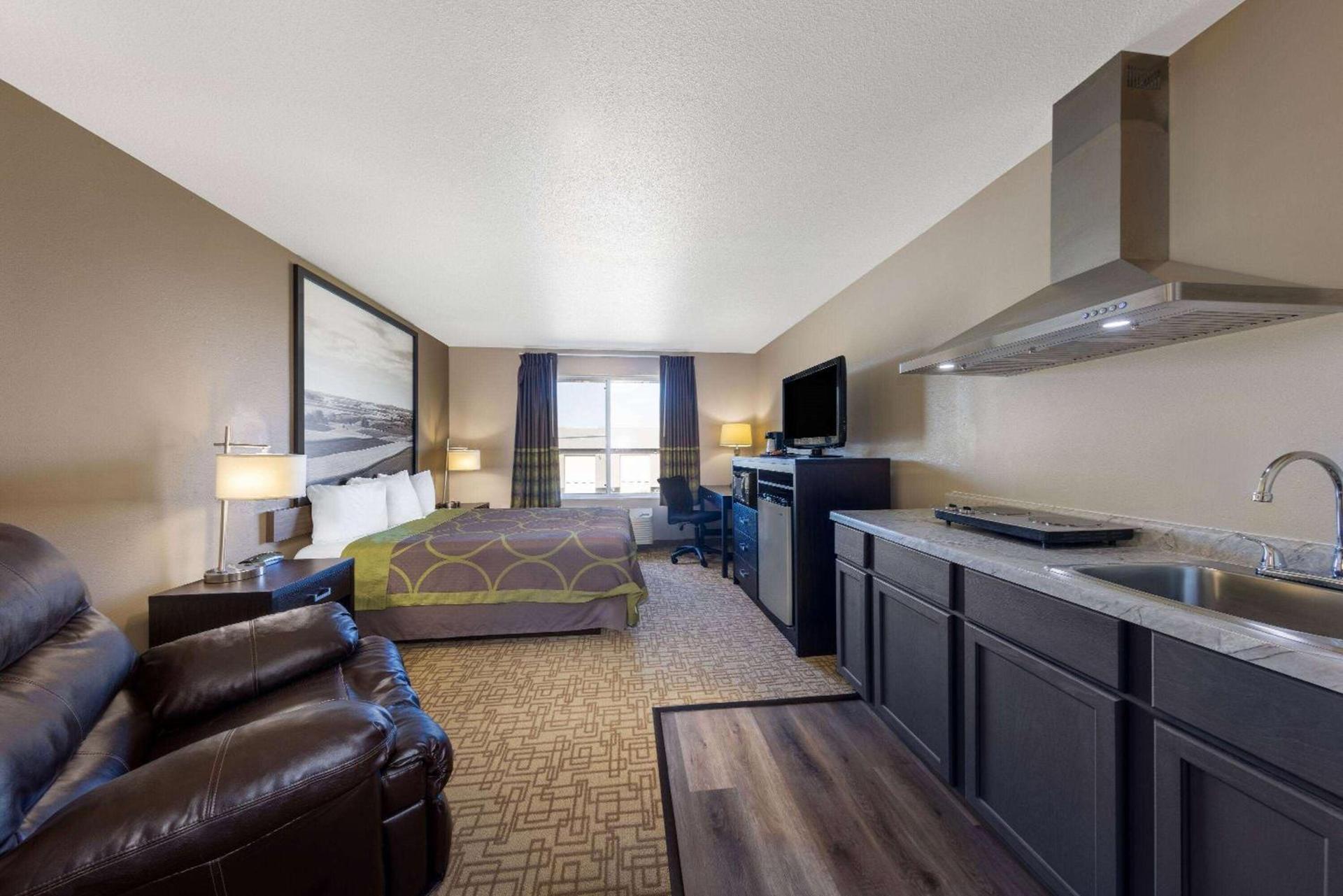 Super 8 by Wyndham Jackson MN photo 19