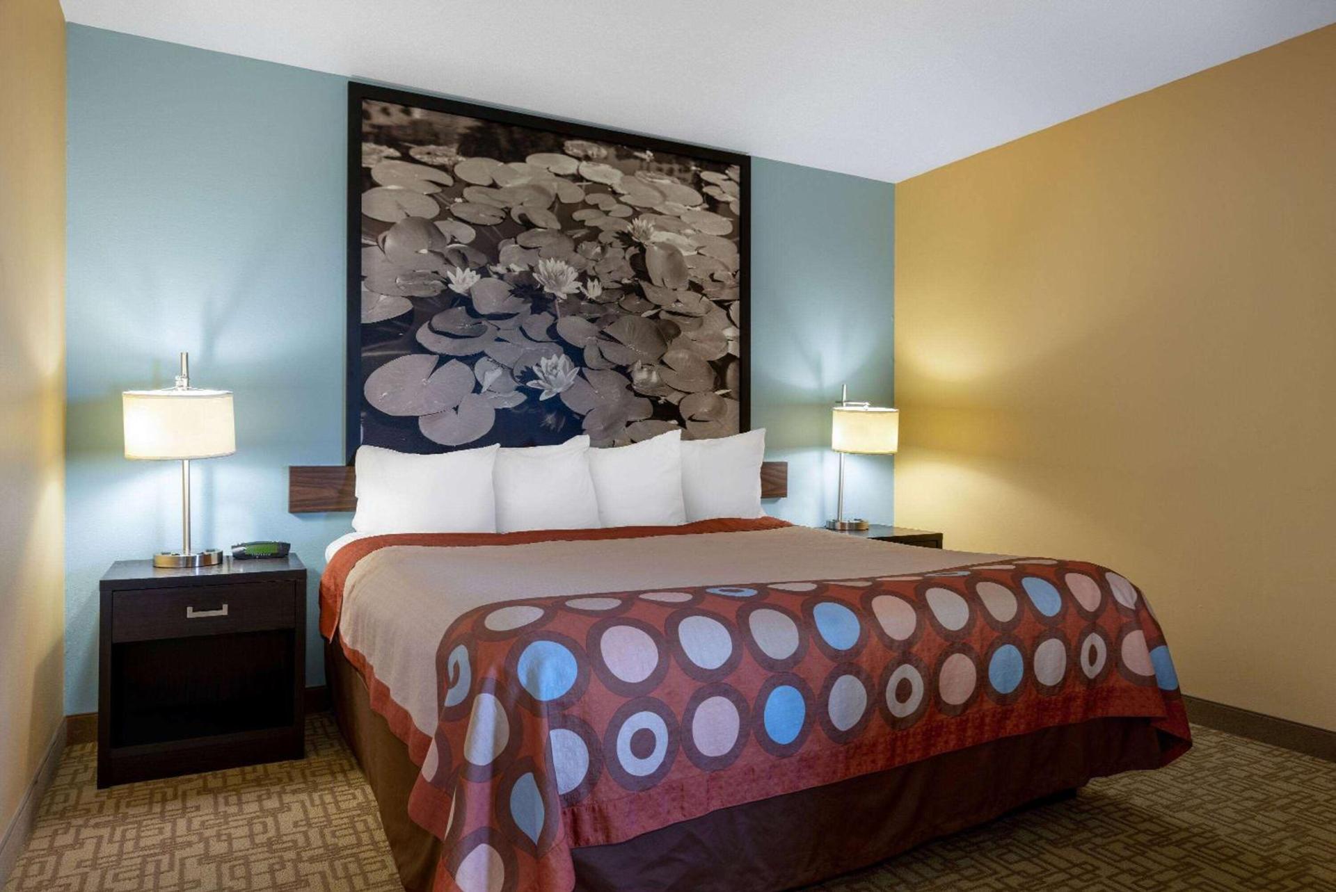 Super 8 by Wyndham Jackson MN photo 23