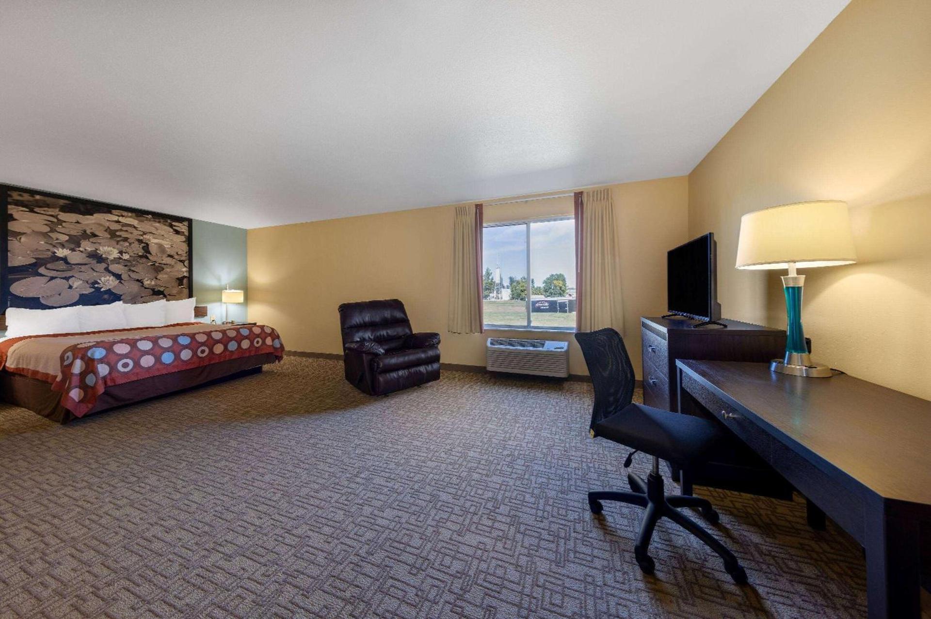Super 8 by Wyndham Jackson MN photo 24