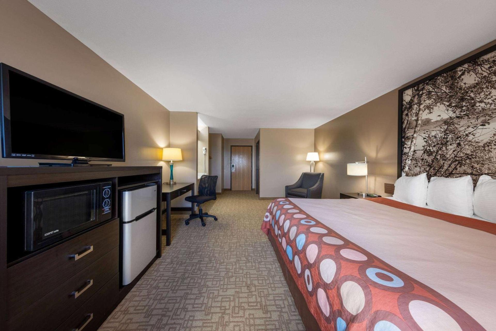 Super 8 by Wyndham Jackson MN photo 25