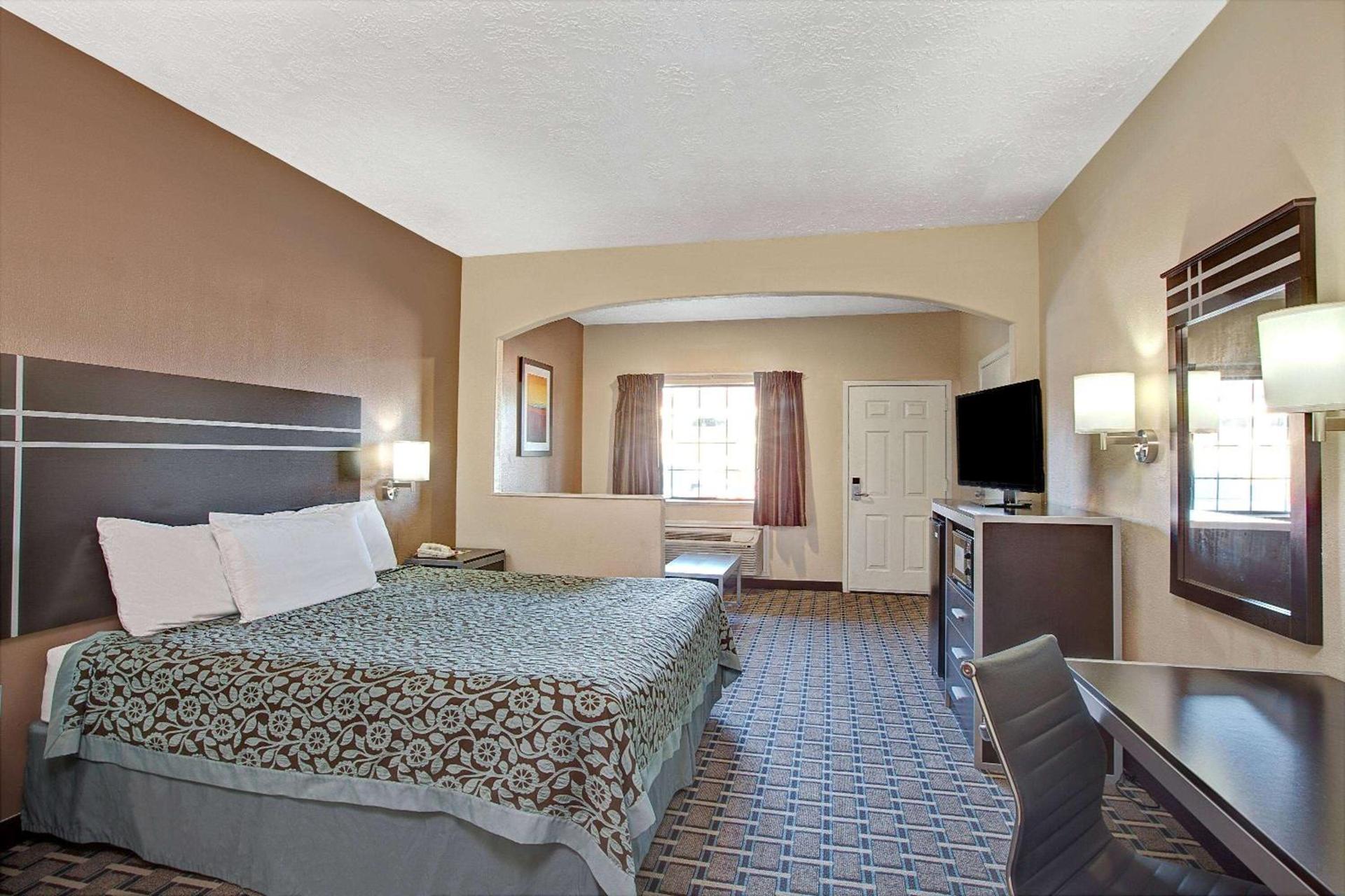 Days Inn & Suites by Wyndham Houston North - Spring photo 6
