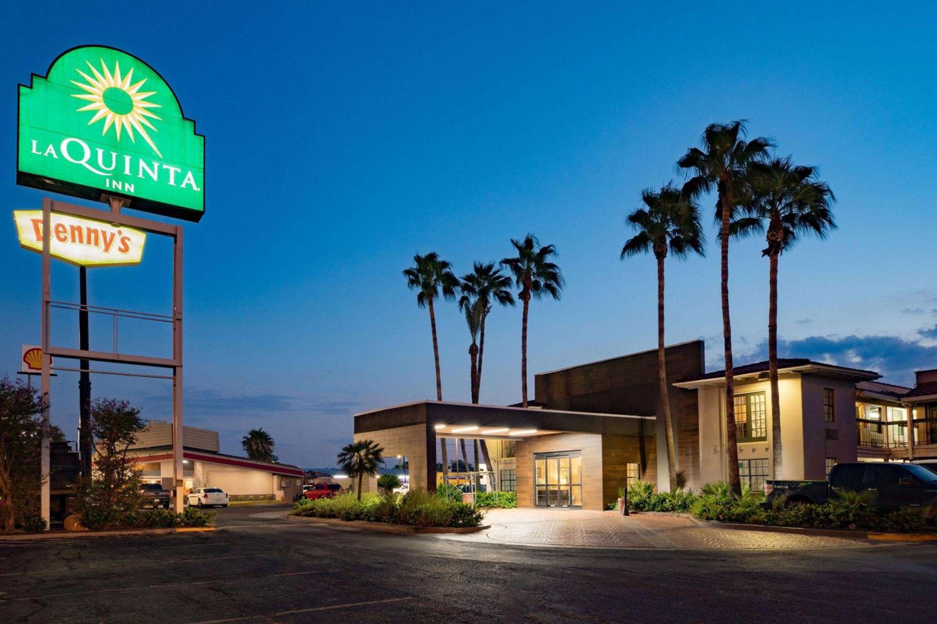 La Quinta Inn by Wyndham Laredo I-35 photo 4