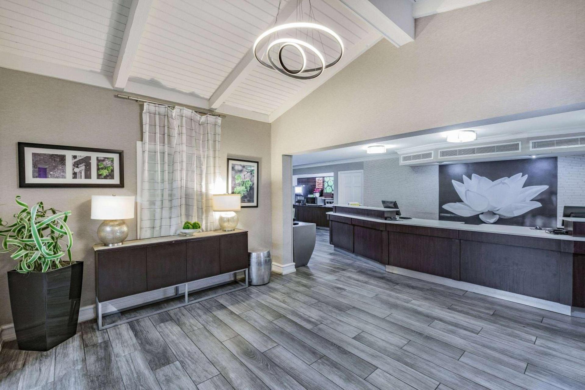 La Quinta Inn by Wyndham Laredo I-35 photo 6