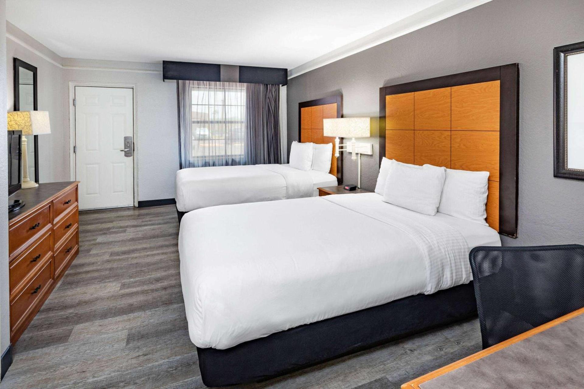 La Quinta Inn by Wyndham Laredo I-35 photo 19