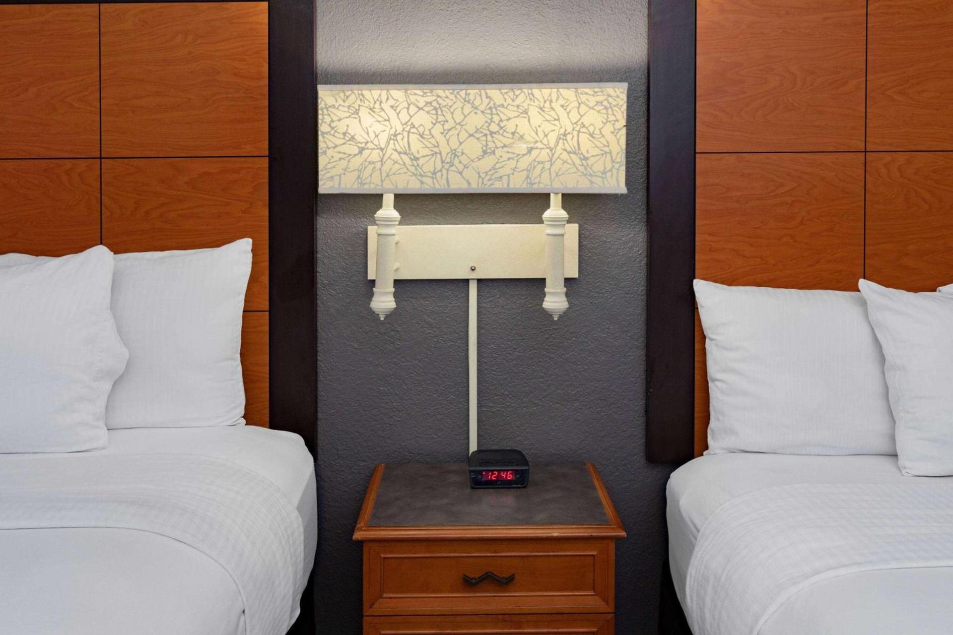 La Quinta Inn by Wyndham Laredo I-35 photo 21