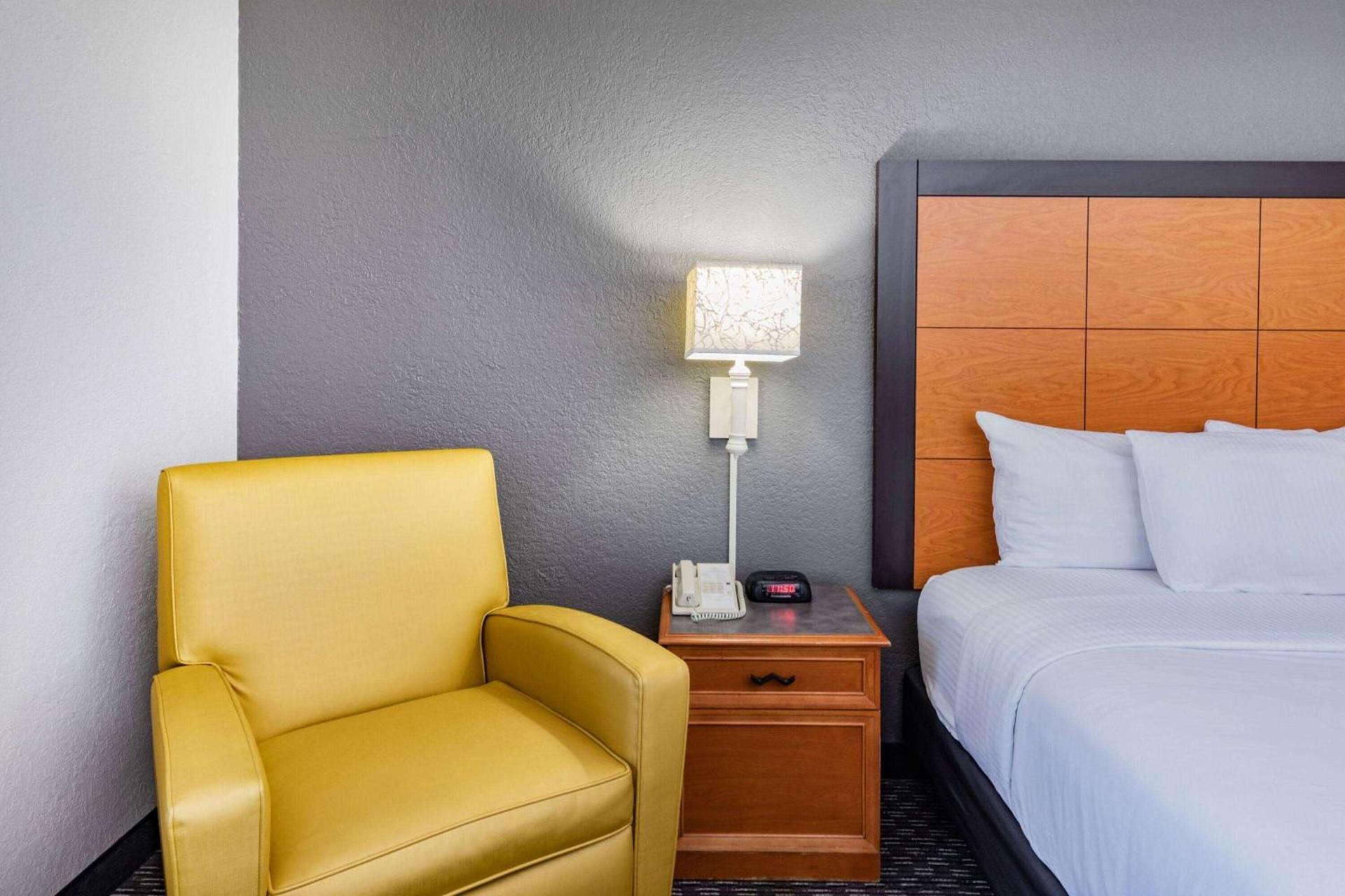 La Quinta Inn by Wyndham Laredo I-35 photo 29