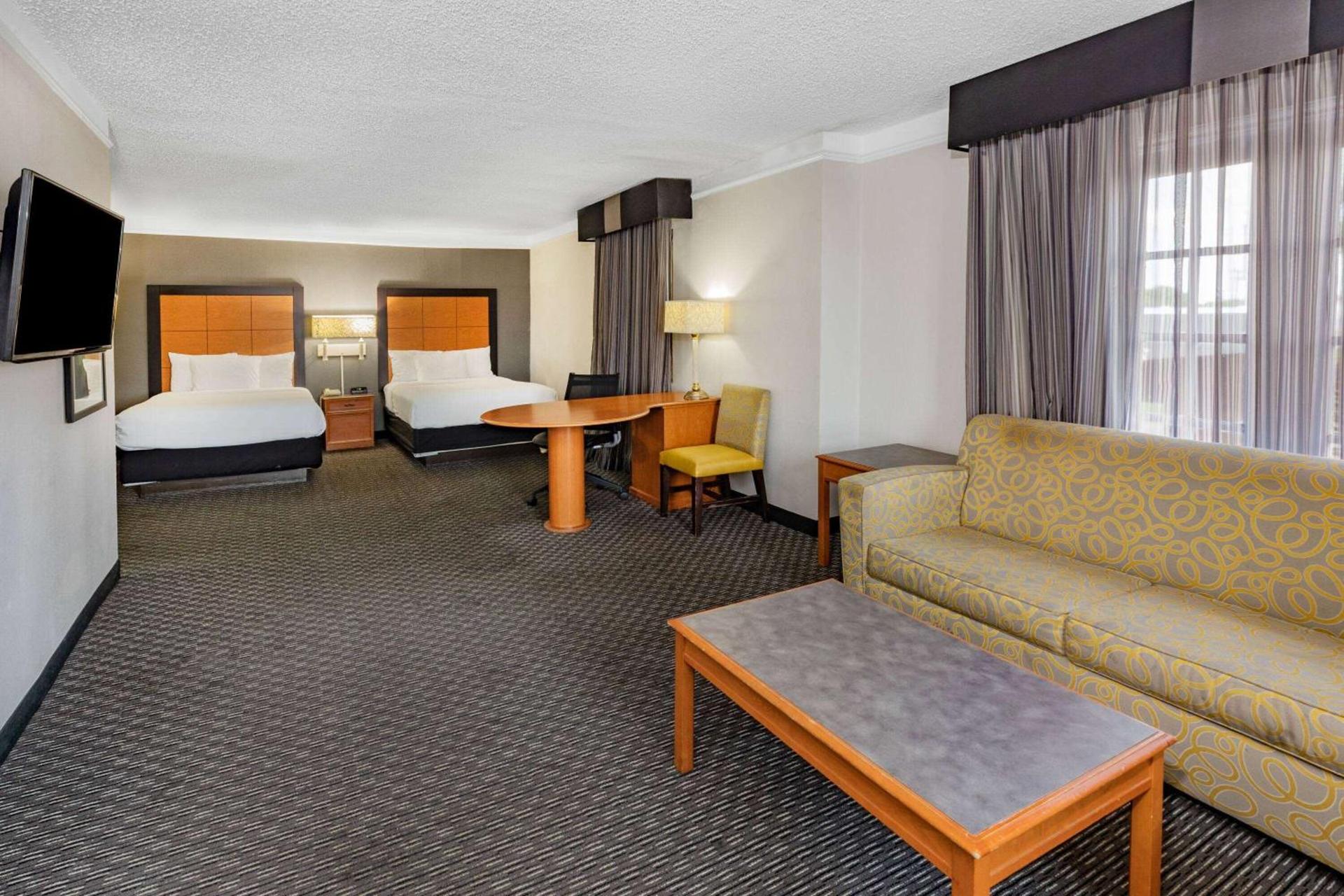 La Quinta Inn by Wyndham Laredo I-35 photo 31