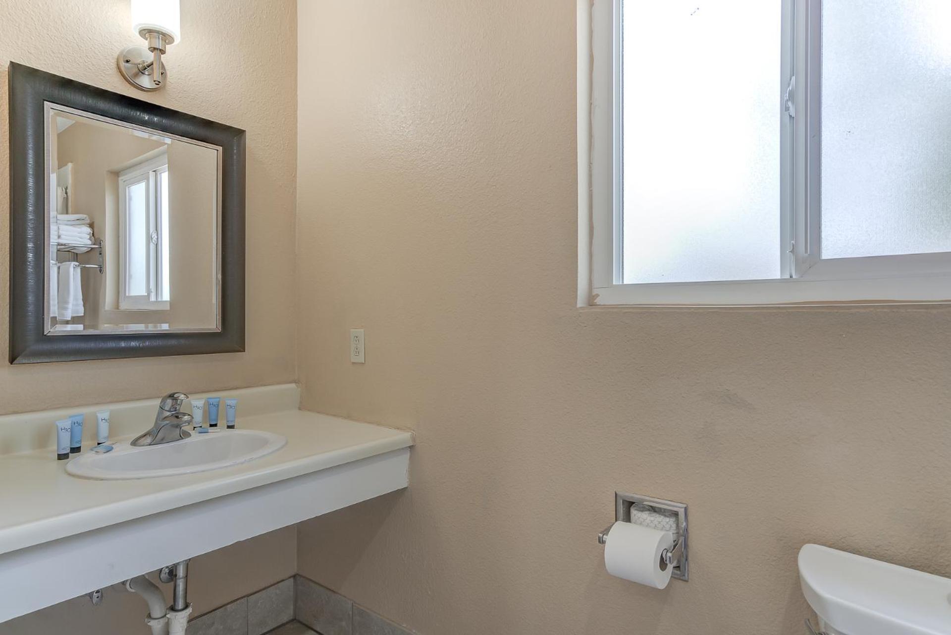 Shasta Pines Motel & Suites photo 6