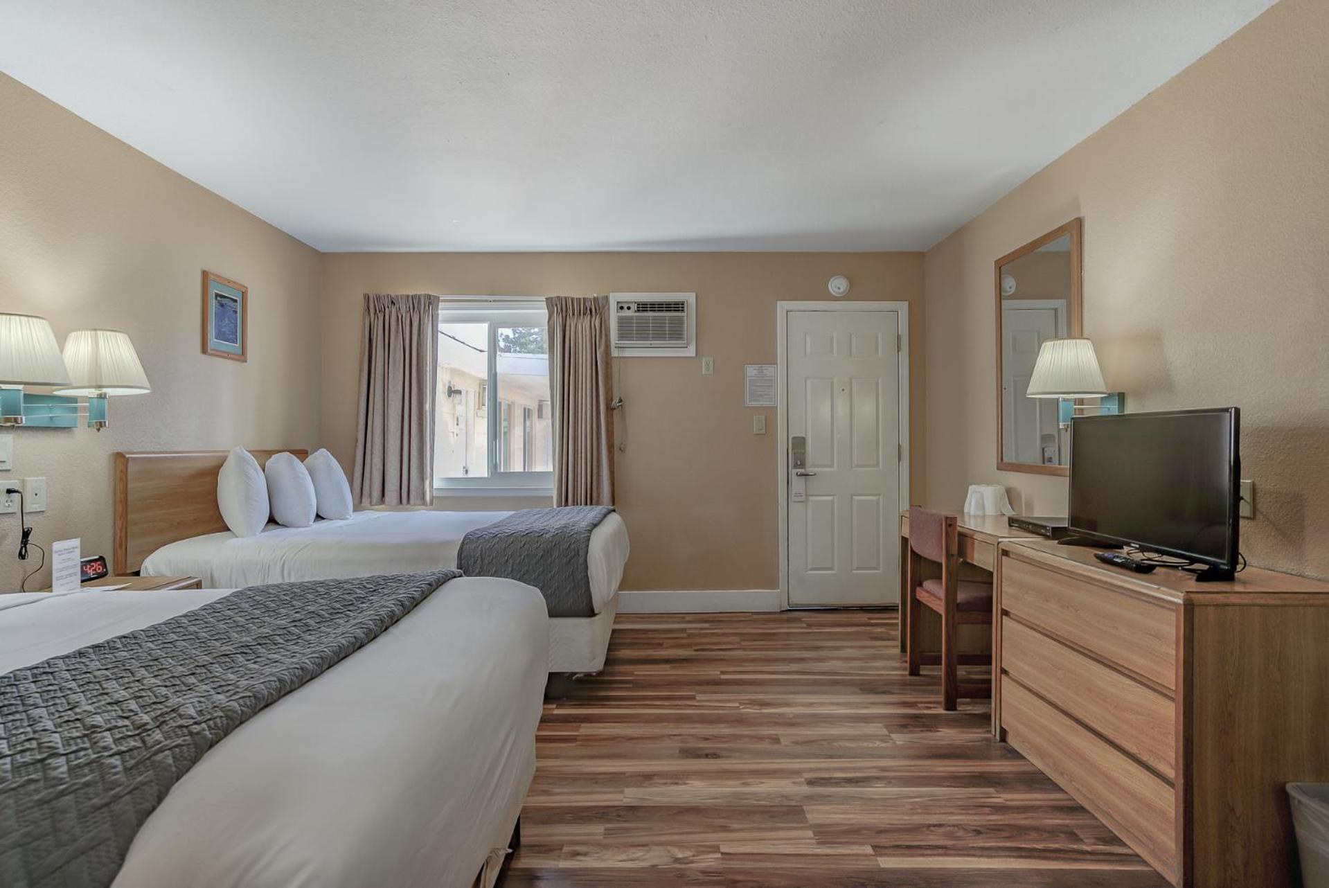 Shasta Pines Motel & Suites photo 3
