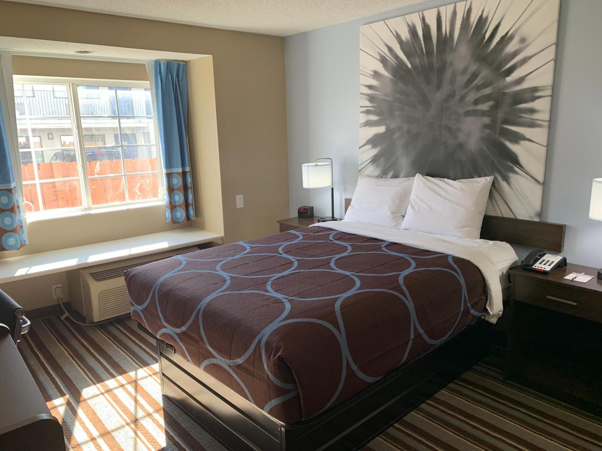 Super 8 by Wyndham Joliet photo 36