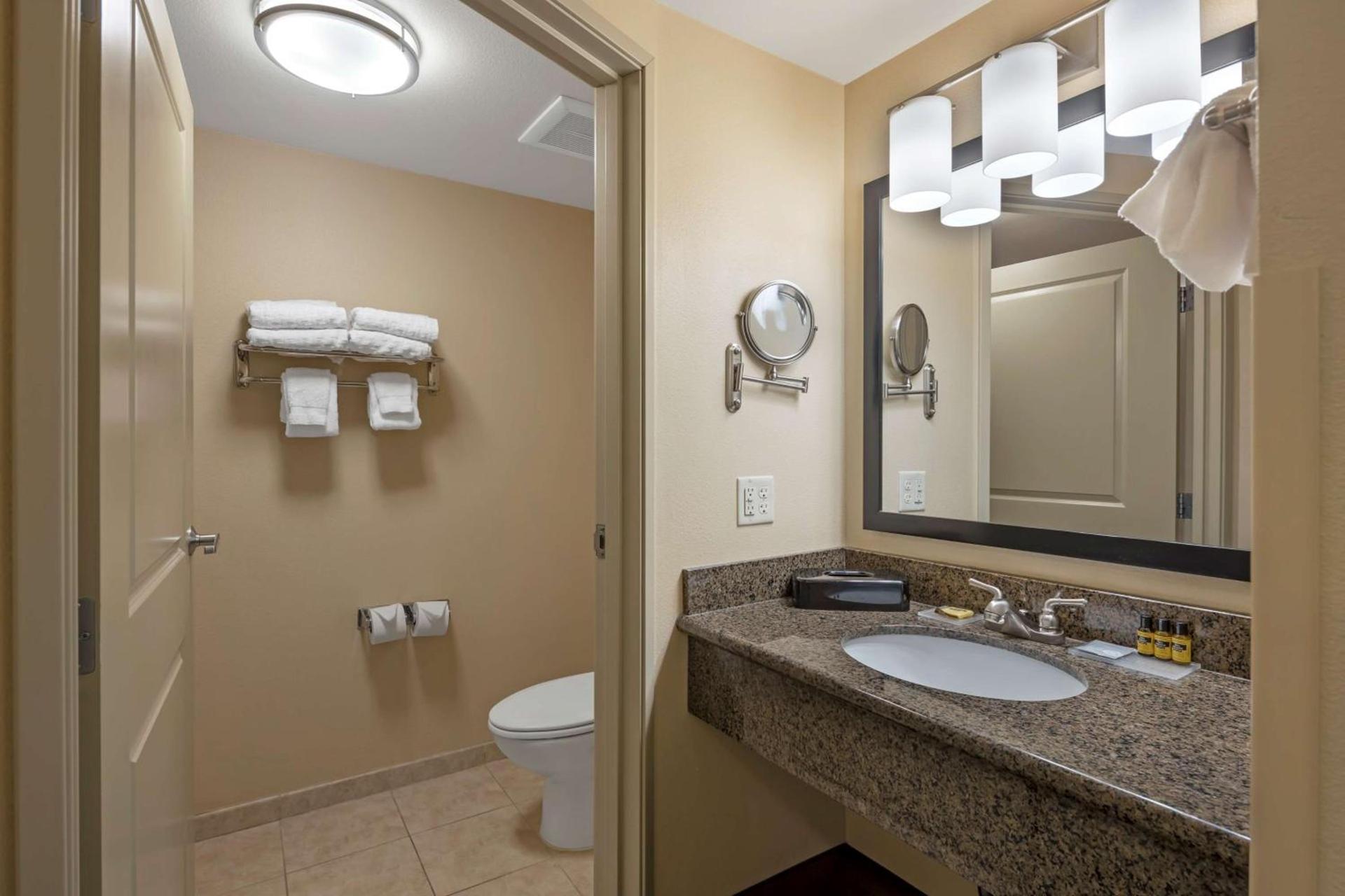 Best Western Plus Chena River Lodge photo 21