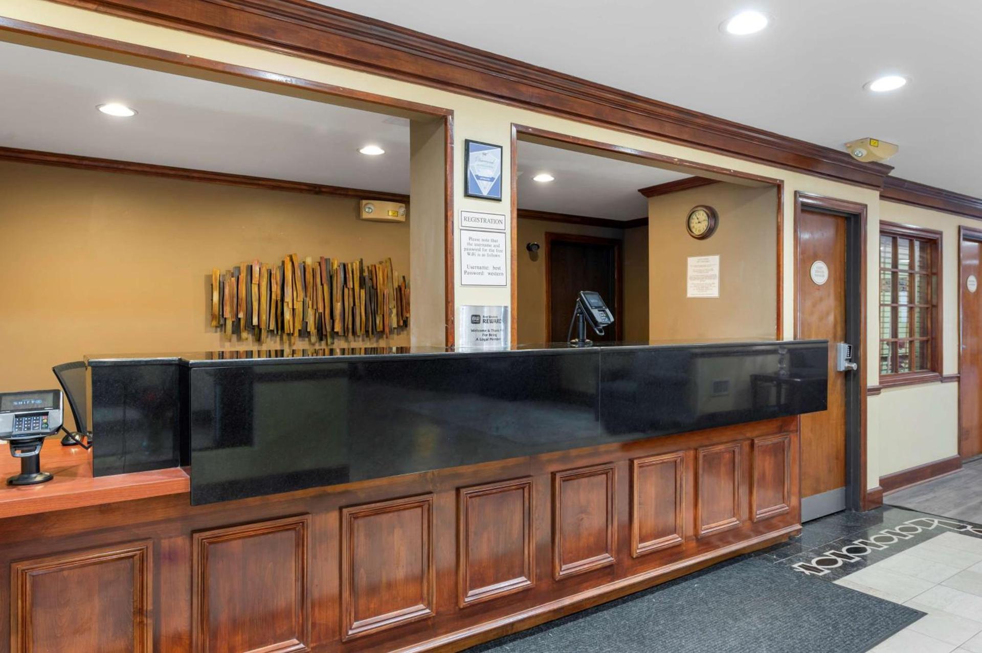 Best Western Louisville East Inn & Suites photo 26