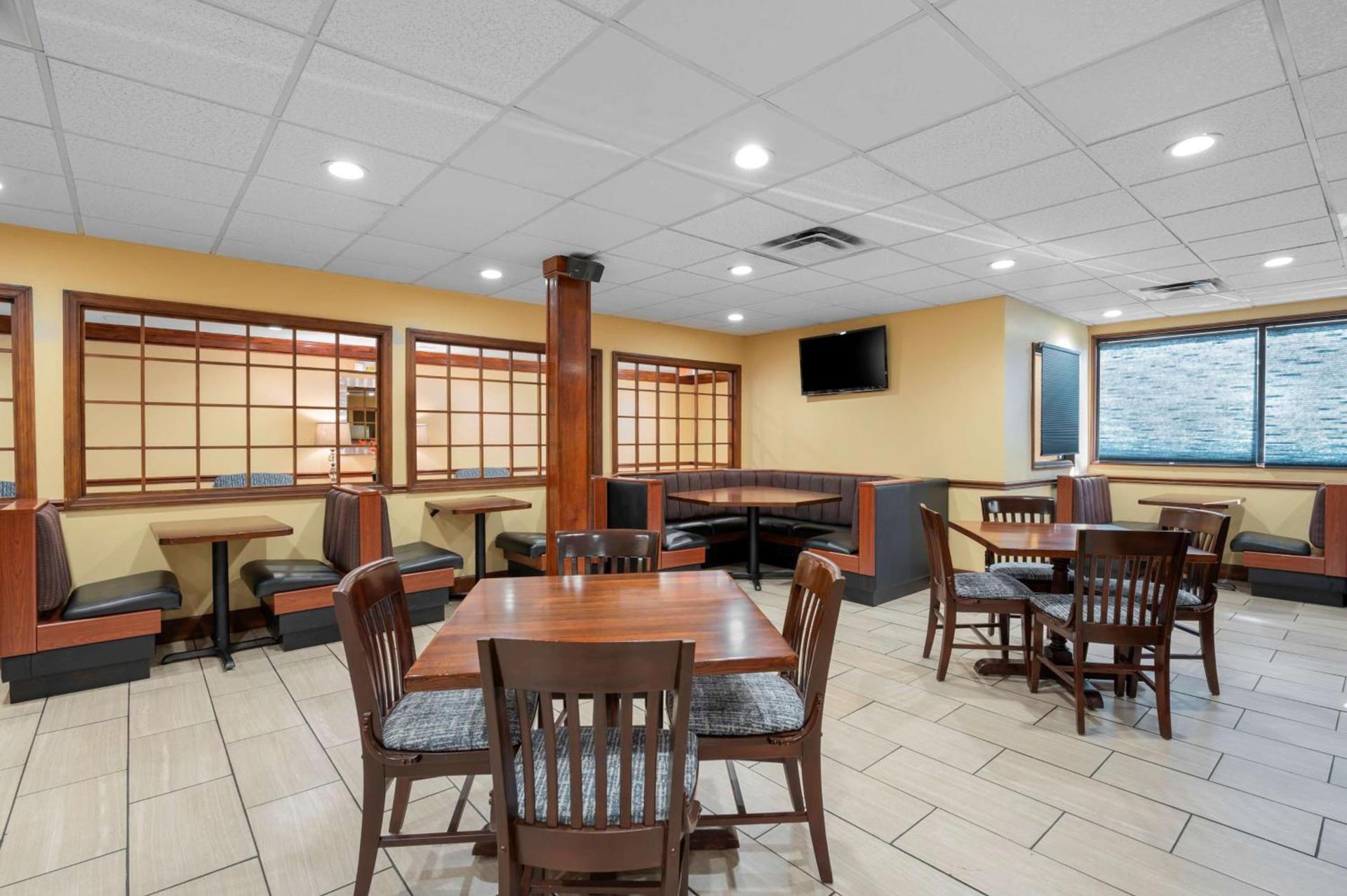 Best Western Louisville East Inn & Suites photo 5