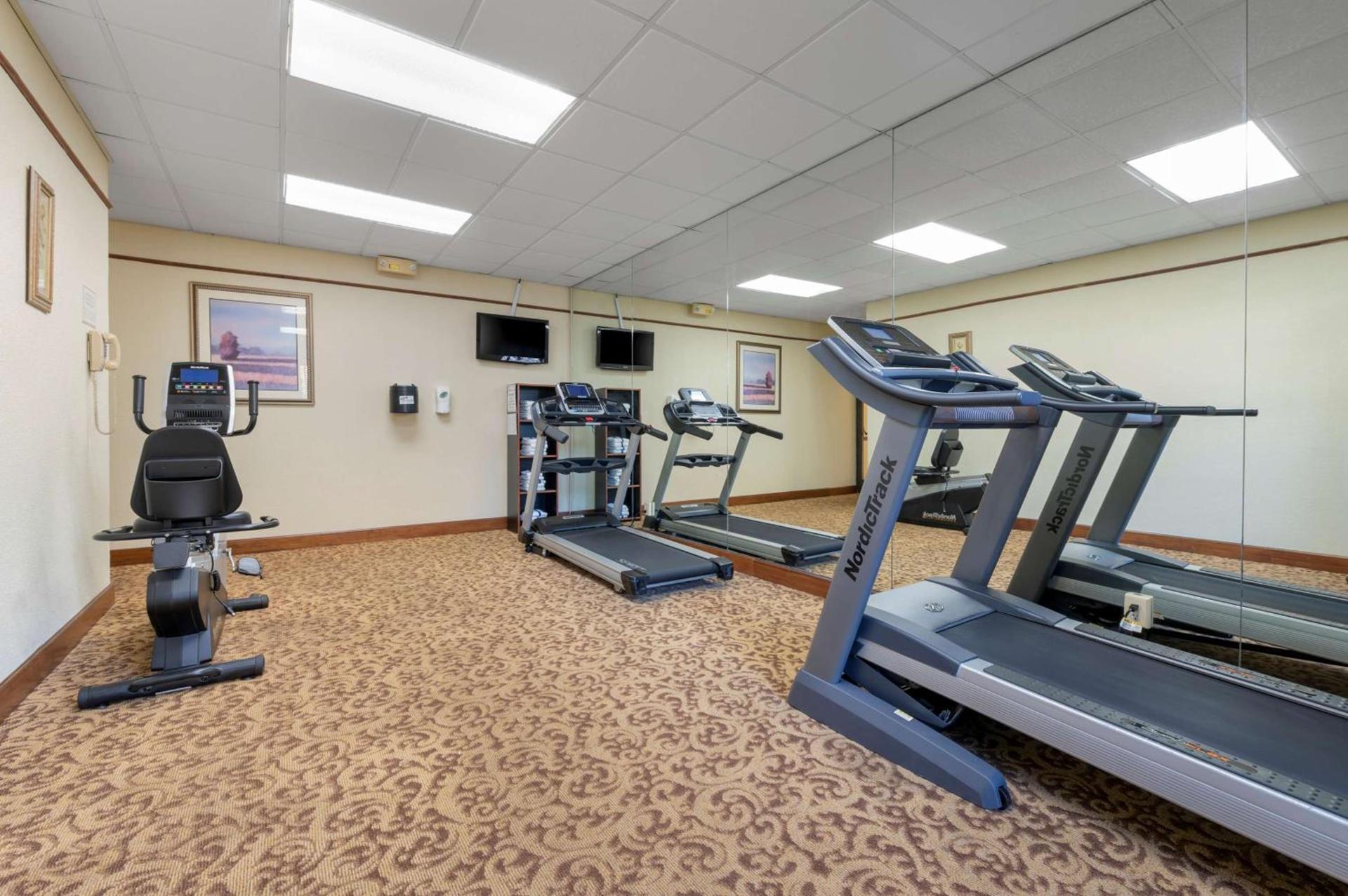 Best Western Louisville East Inn & Suites photo 24