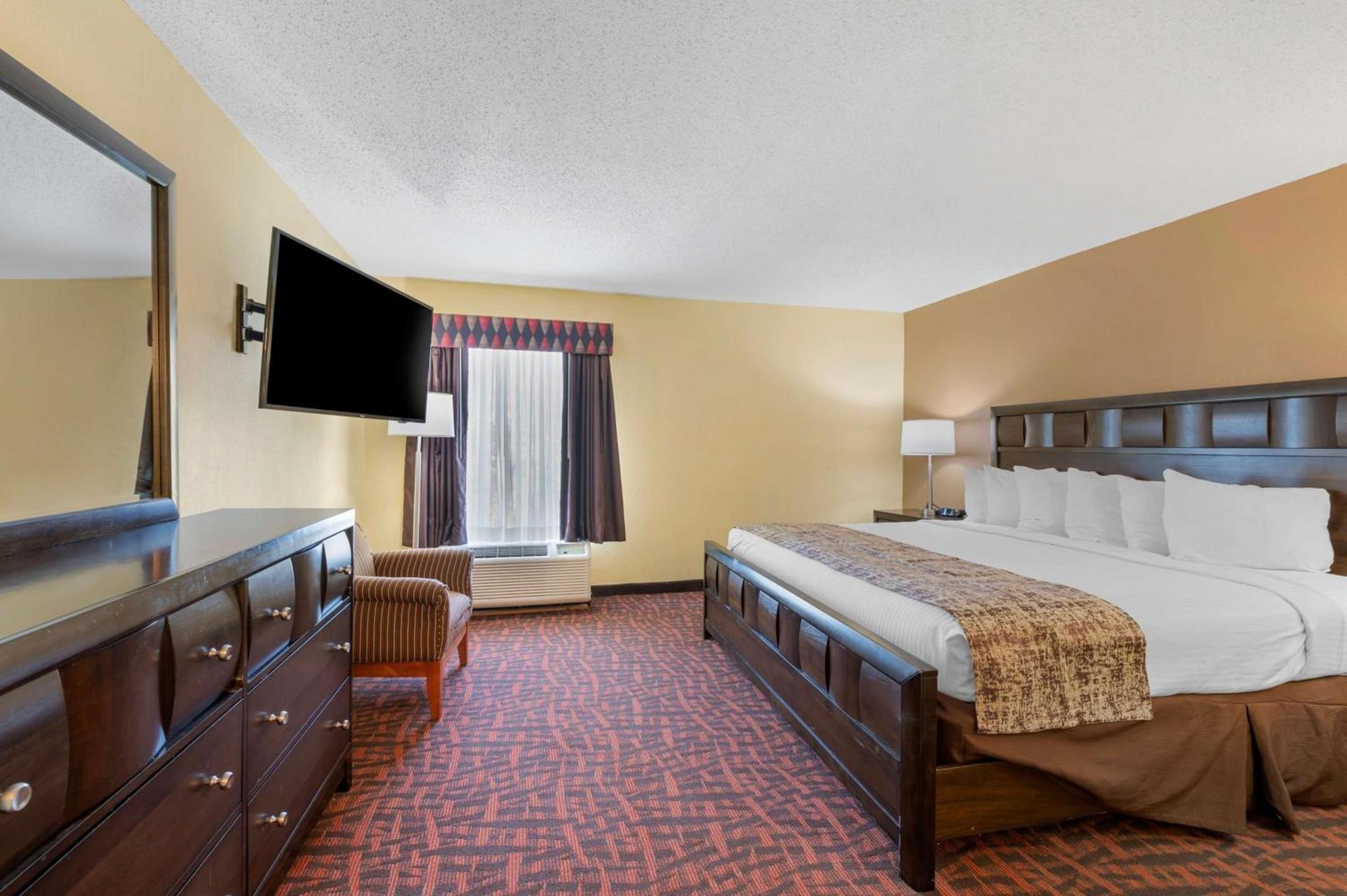 Best Western Louisville East Inn & Suites photo 11