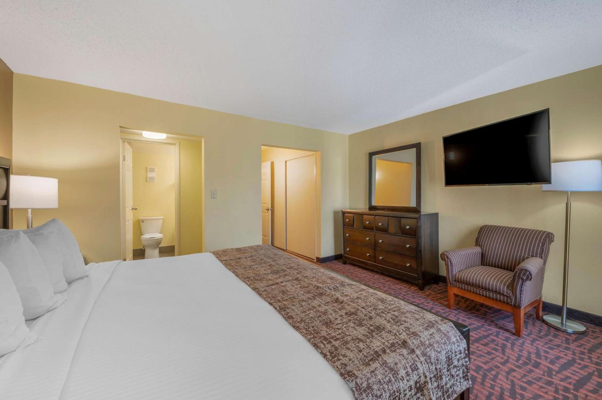 Best Western Louisville East Inn & Suites photo 12