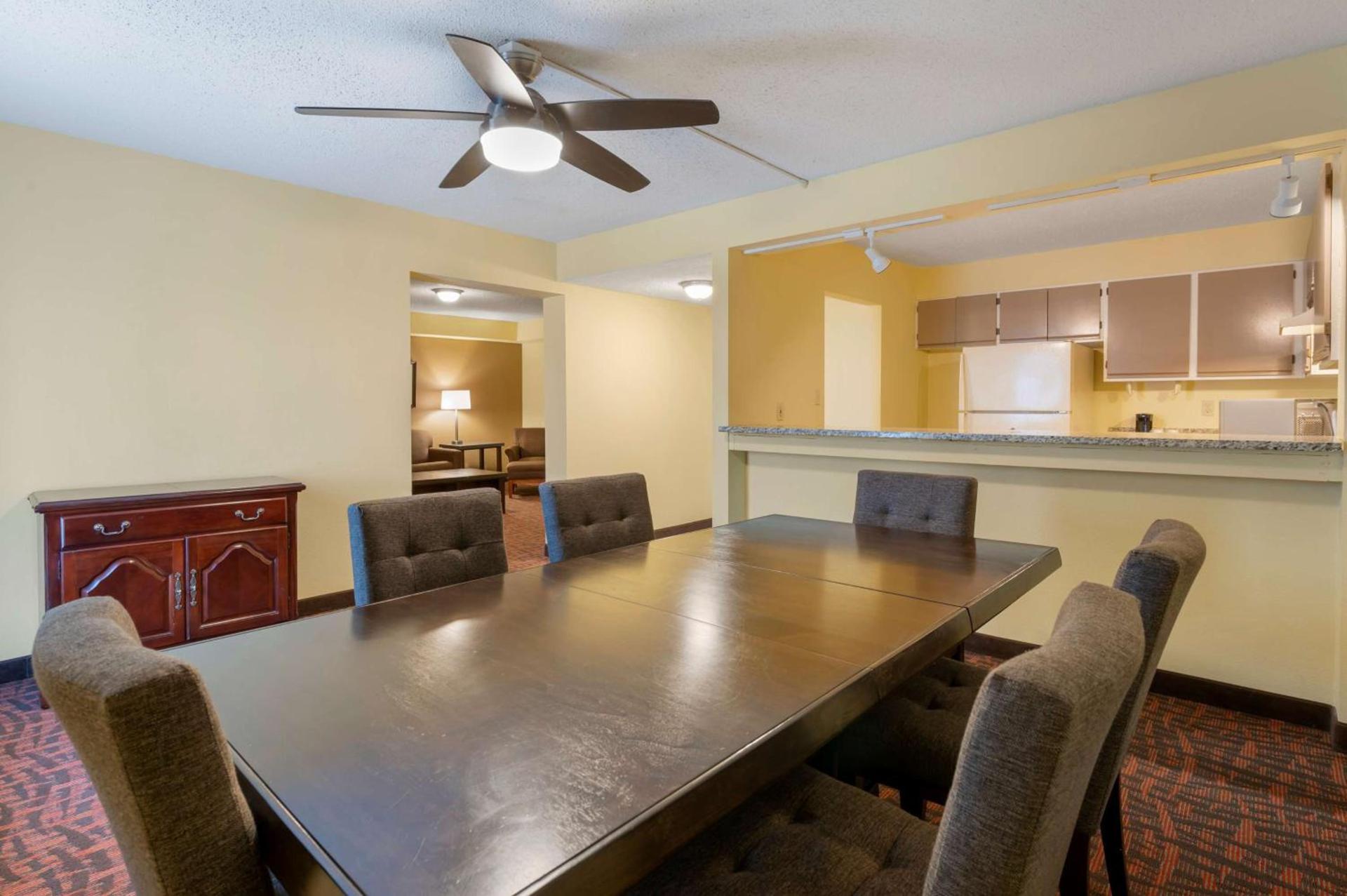Best Western Louisville East Inn & Suites photo 14