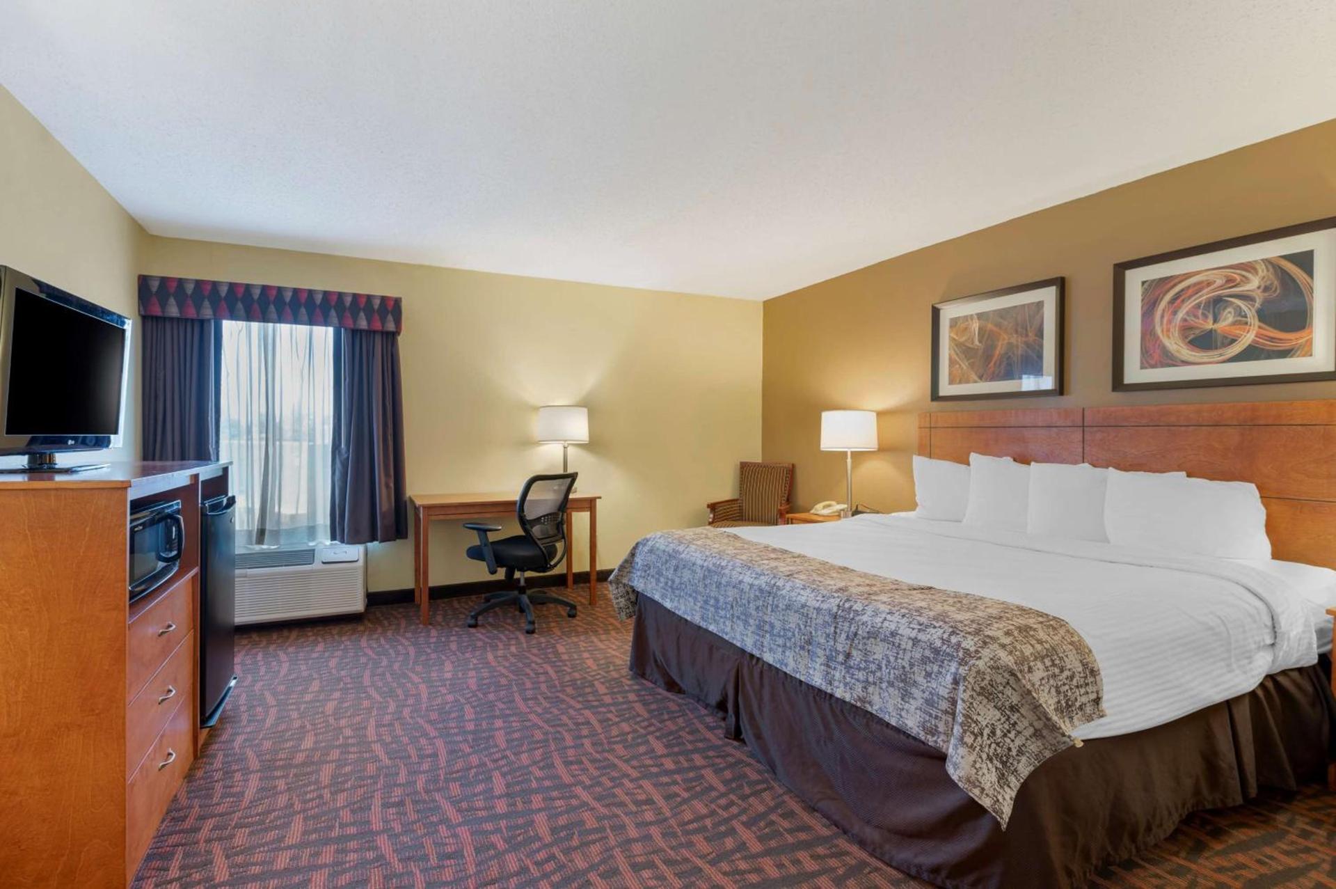 Best Western Louisville East Inn & Suites photo 3