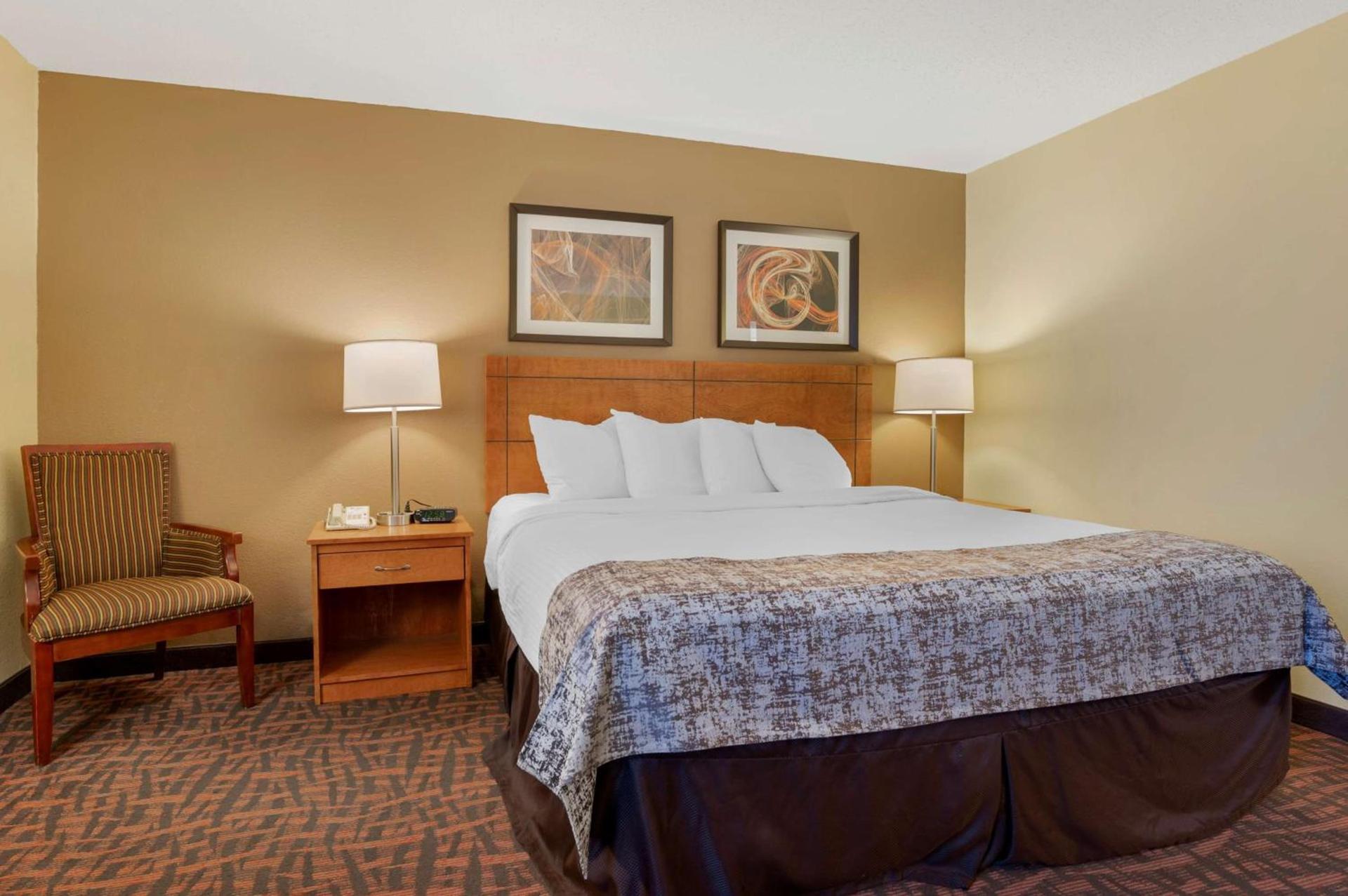 Best Western Louisville East Inn & Suites photo 6