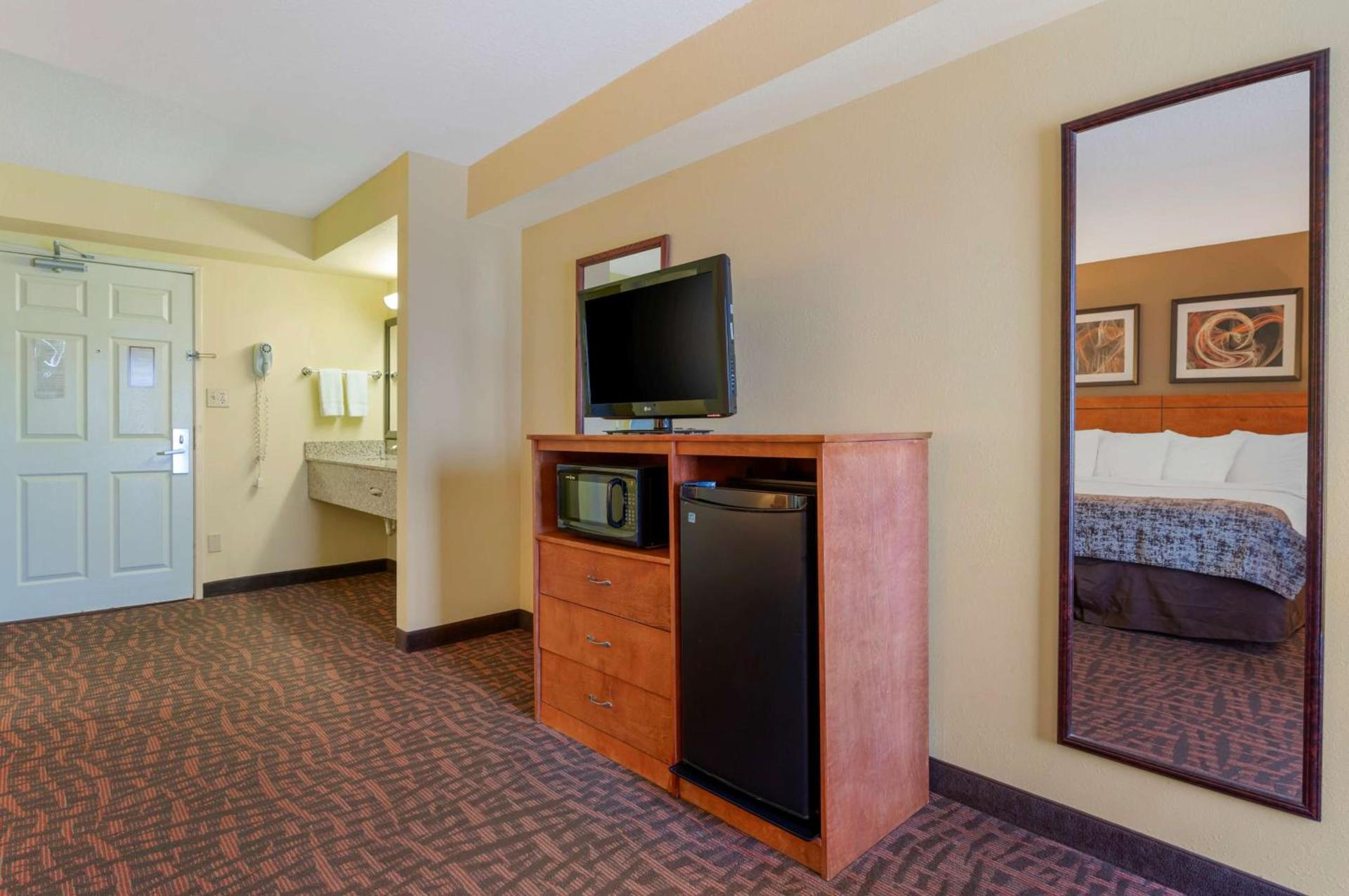 Best Western Louisville East Inn & Suites photo 17
